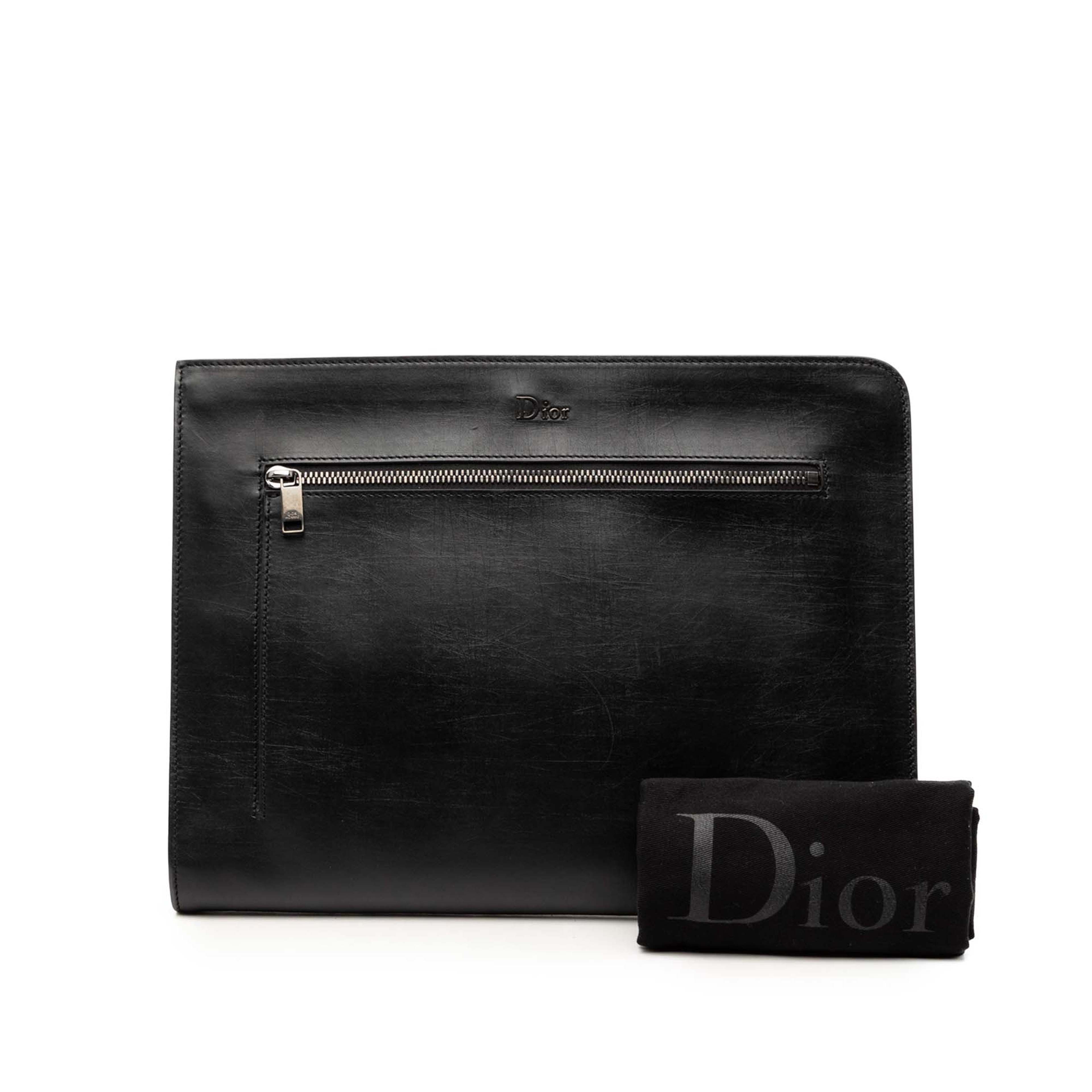 Dior Leather Clutch, från Luxclusif, i färgen svart. Klicka för att öppna bilden i stort format