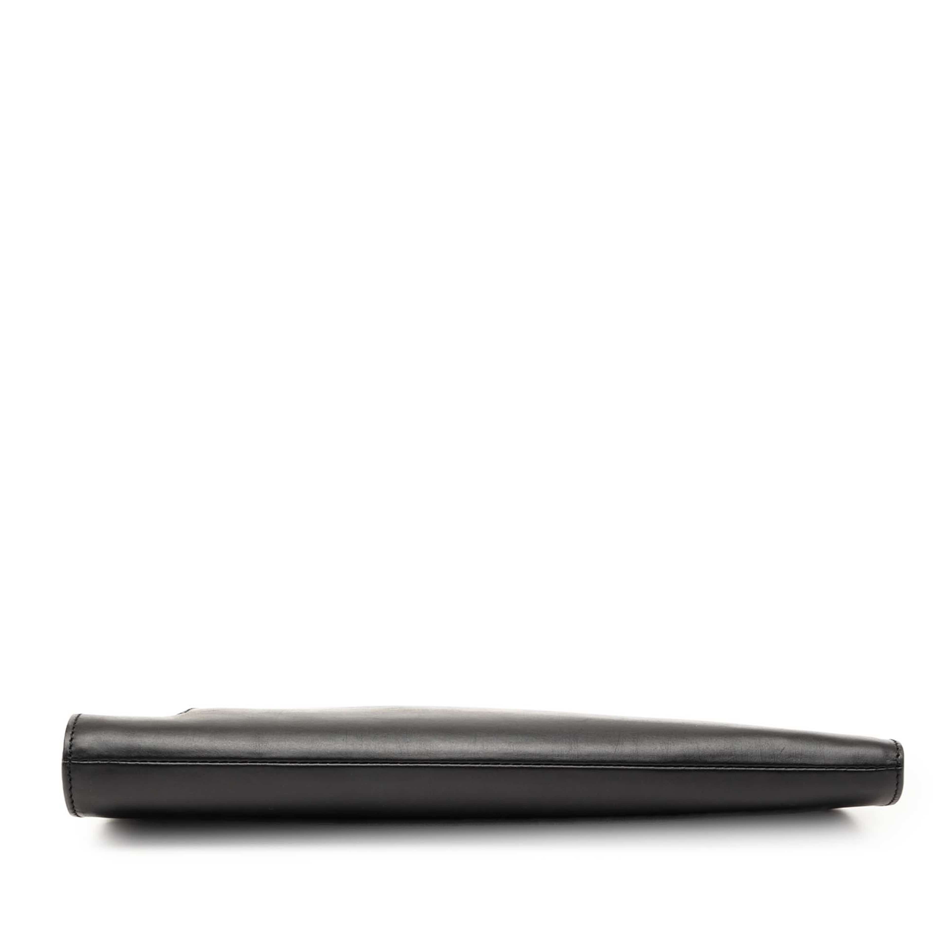 Dior Leather Clutch, från Luxclusif, i färgen svart. Klicka för att öppna bilden i stort format