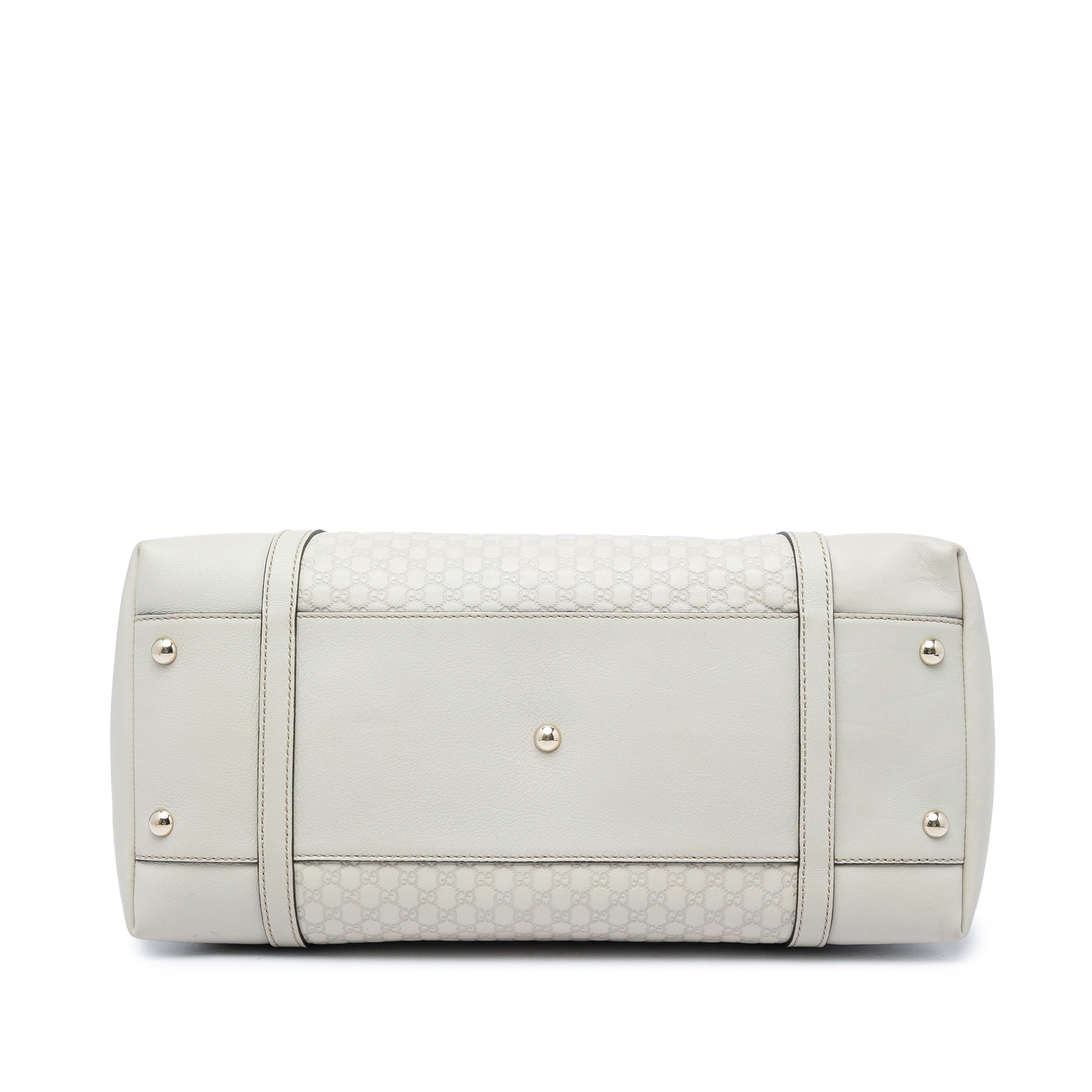 Gucci Large Microguccissima Nice Dome Satchel, från Luxclusif, i färgen vit. Klicka för att öppna bilden i stort format