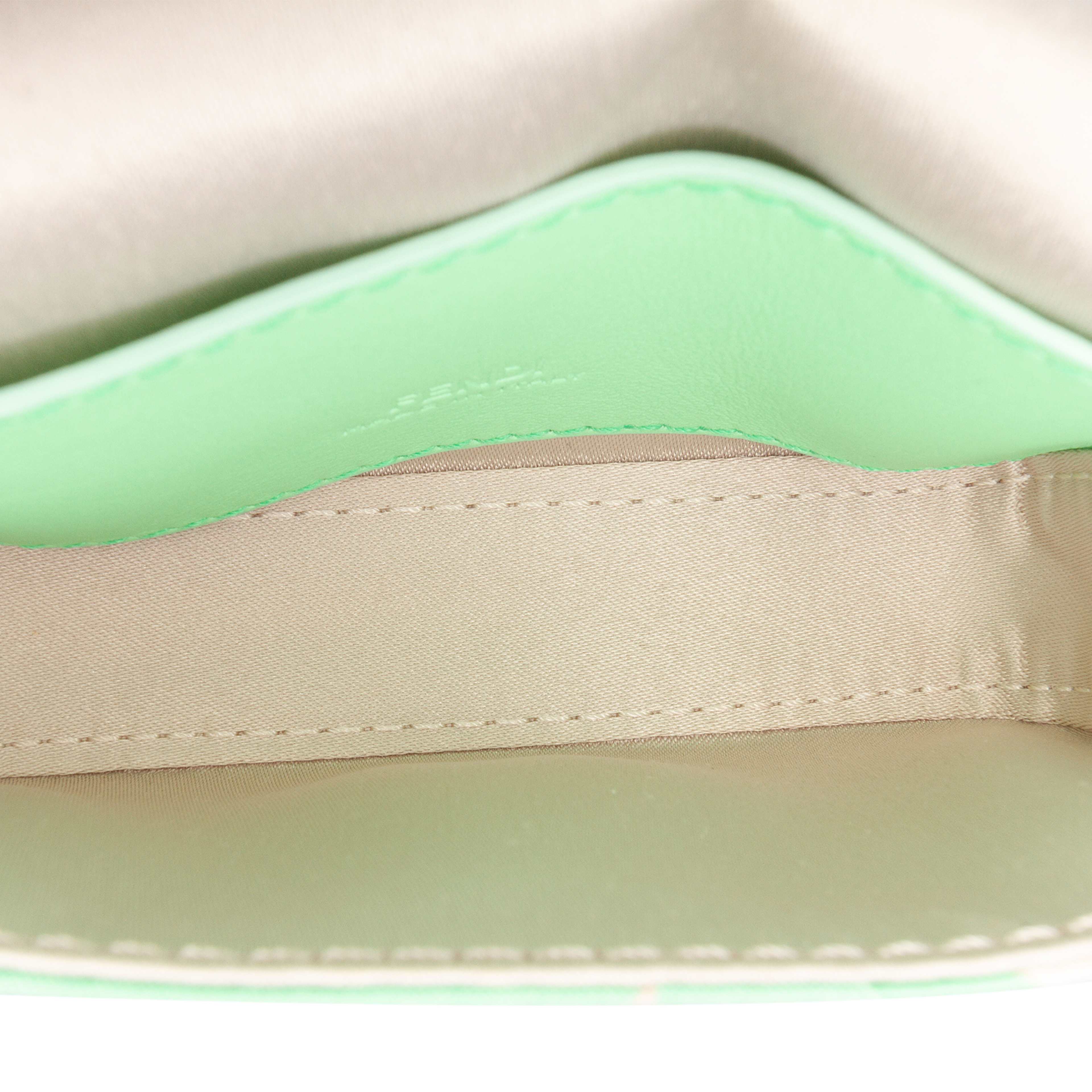 Fendi Nano Satin Charm Baguette, från Luxclusif, i färgen beige. Klicka för att öppna bilden i stort format