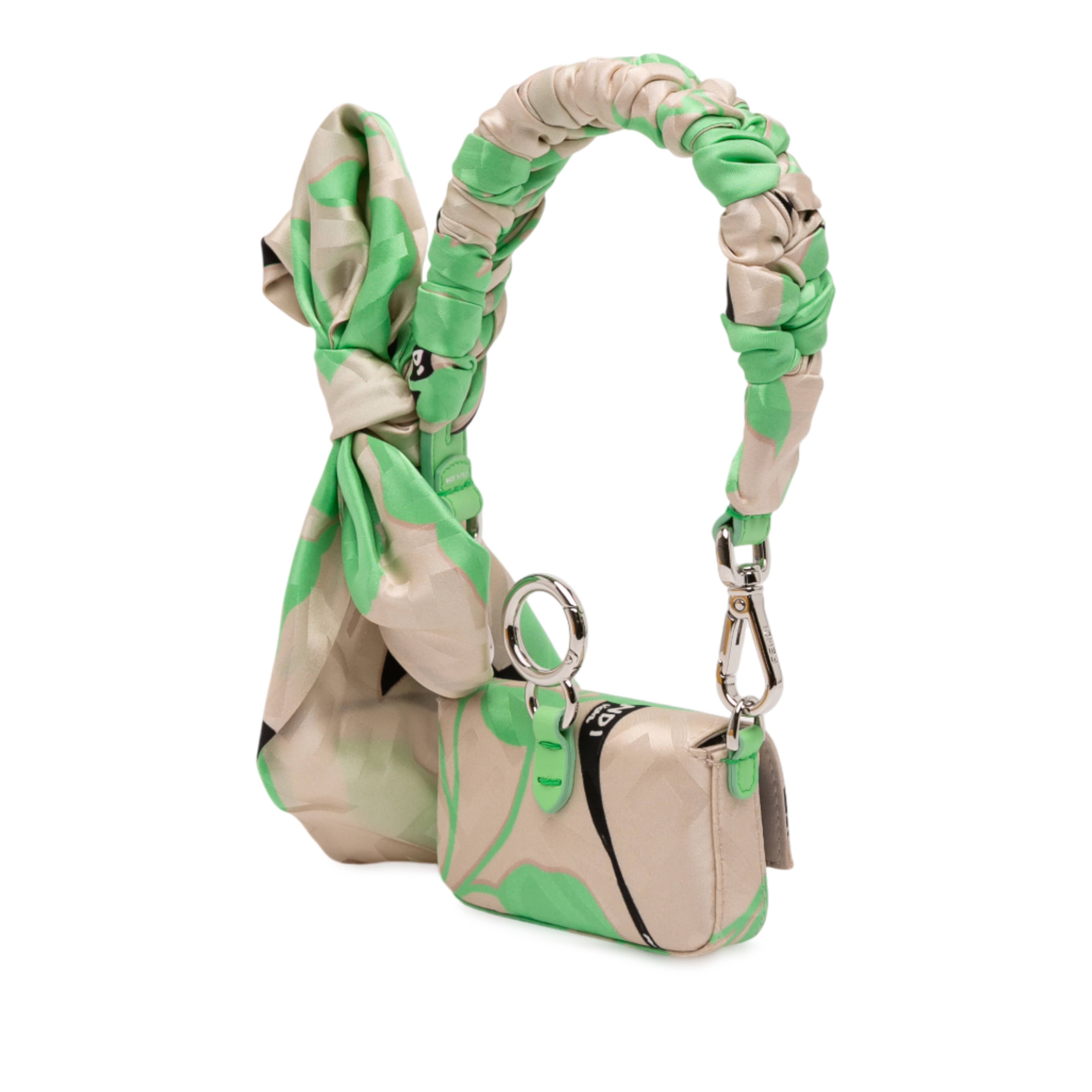 Fendi Nano Satin Charm Baguette, från Luxclusif, i färgen beige. Klicka för att öppna bilden i stort format