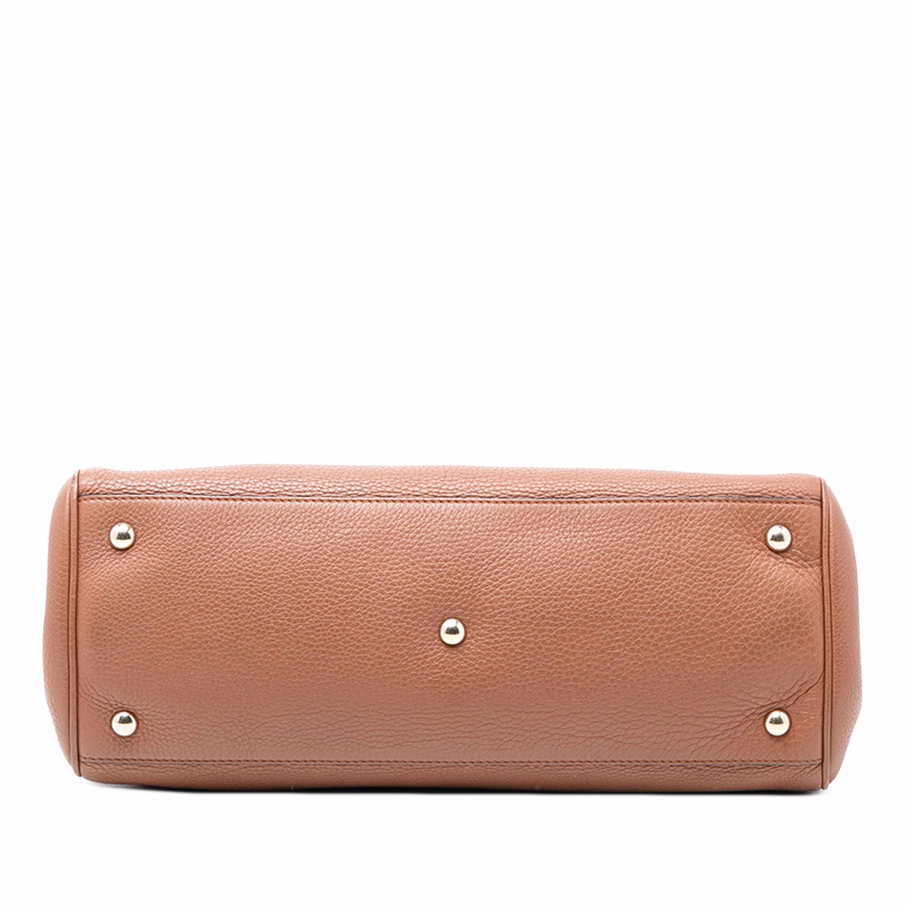 Gucci Medium Calfskin Bamboo Shopper Satchel, från Luxclusif, i färgen brun. Klicka för att öppna bilden i stort format