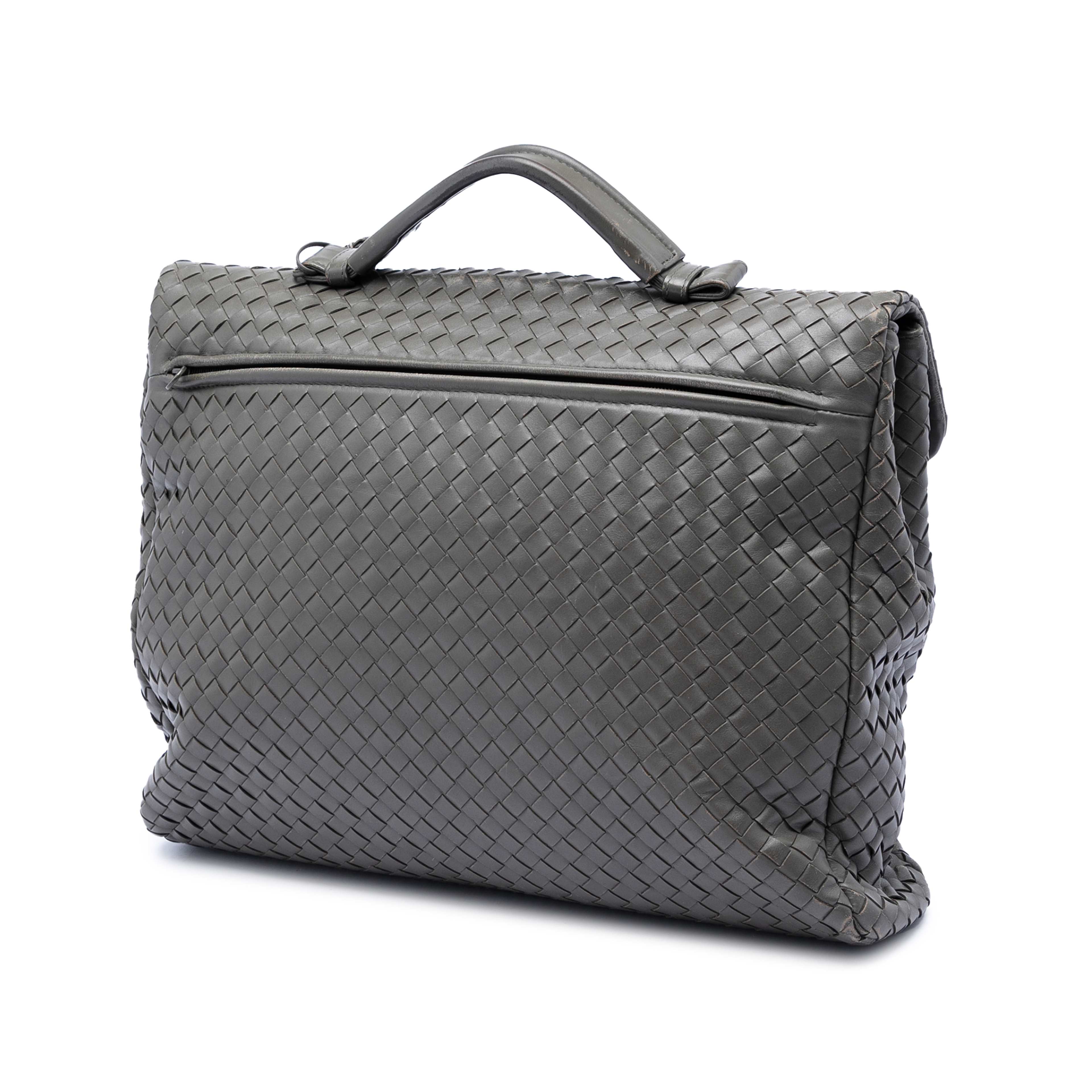 Bottega Veneta Nappa Intrecciato Briefcase, från Luxclusif, i färgen dark gray. Klicka för att öppna bilden i stort format