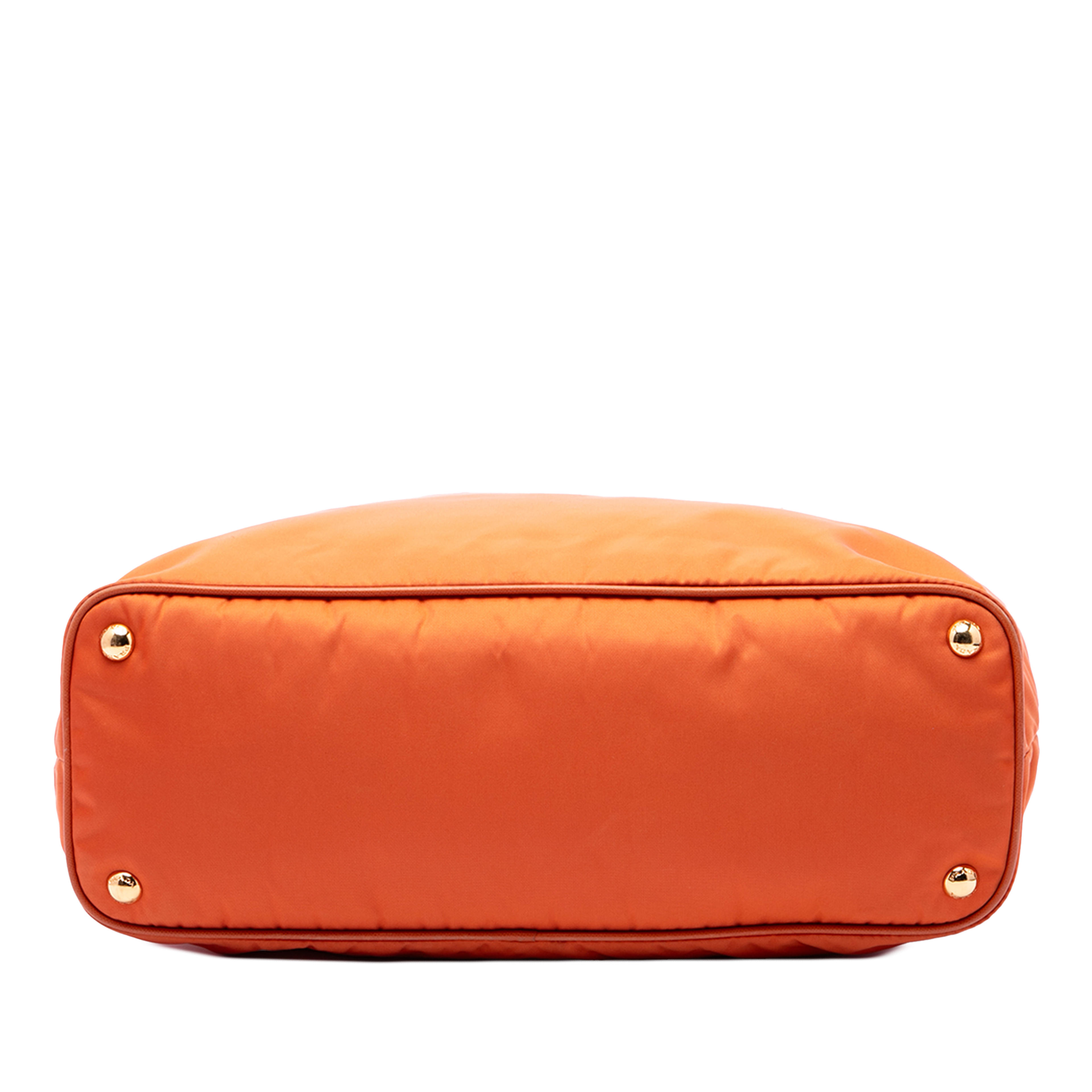 Prada Saffiano Trimmed Tessuto Tote, från Luxclusif, i färgen orange. Klicka för att öppna bilden i stort format