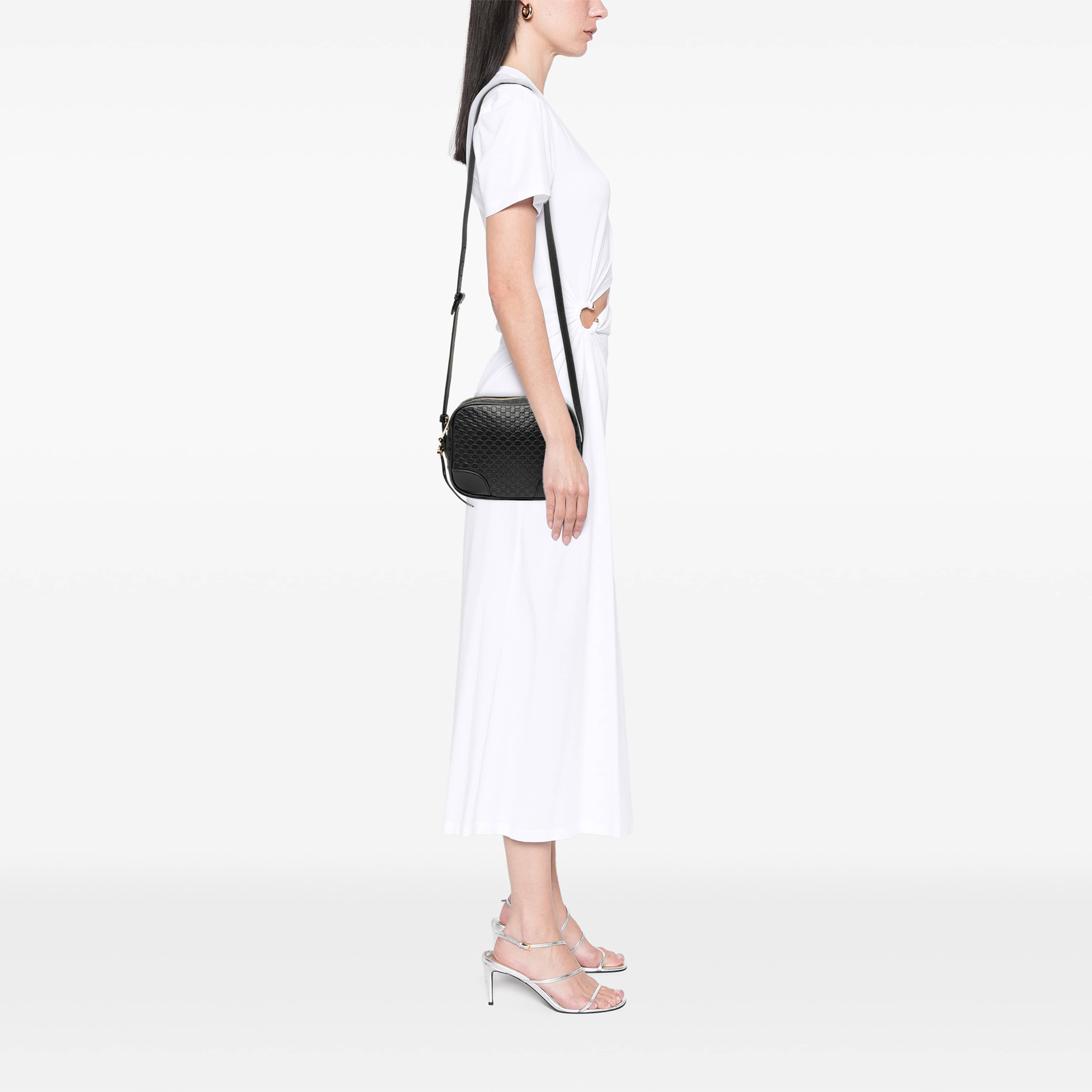 Gucci Microguccissima Bree Crossbody, från Luxclusif, i färgen svart. Klicka för att öppna bilden i stort format