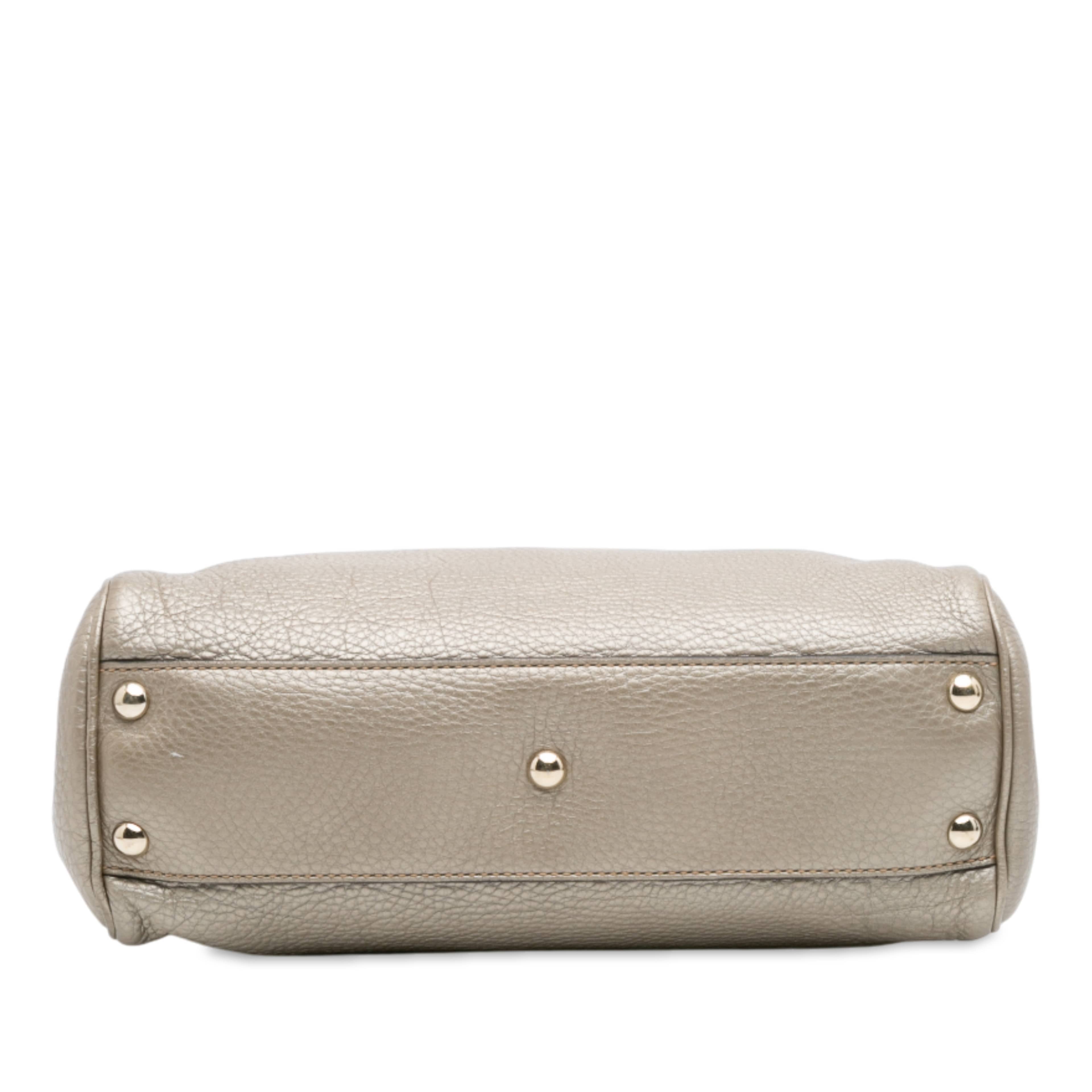 Gucci Small Calfskin Bamboo Shopper Satchel, från Luxclusif, i färgen gold. Klicka för att öppna bilden i stort format