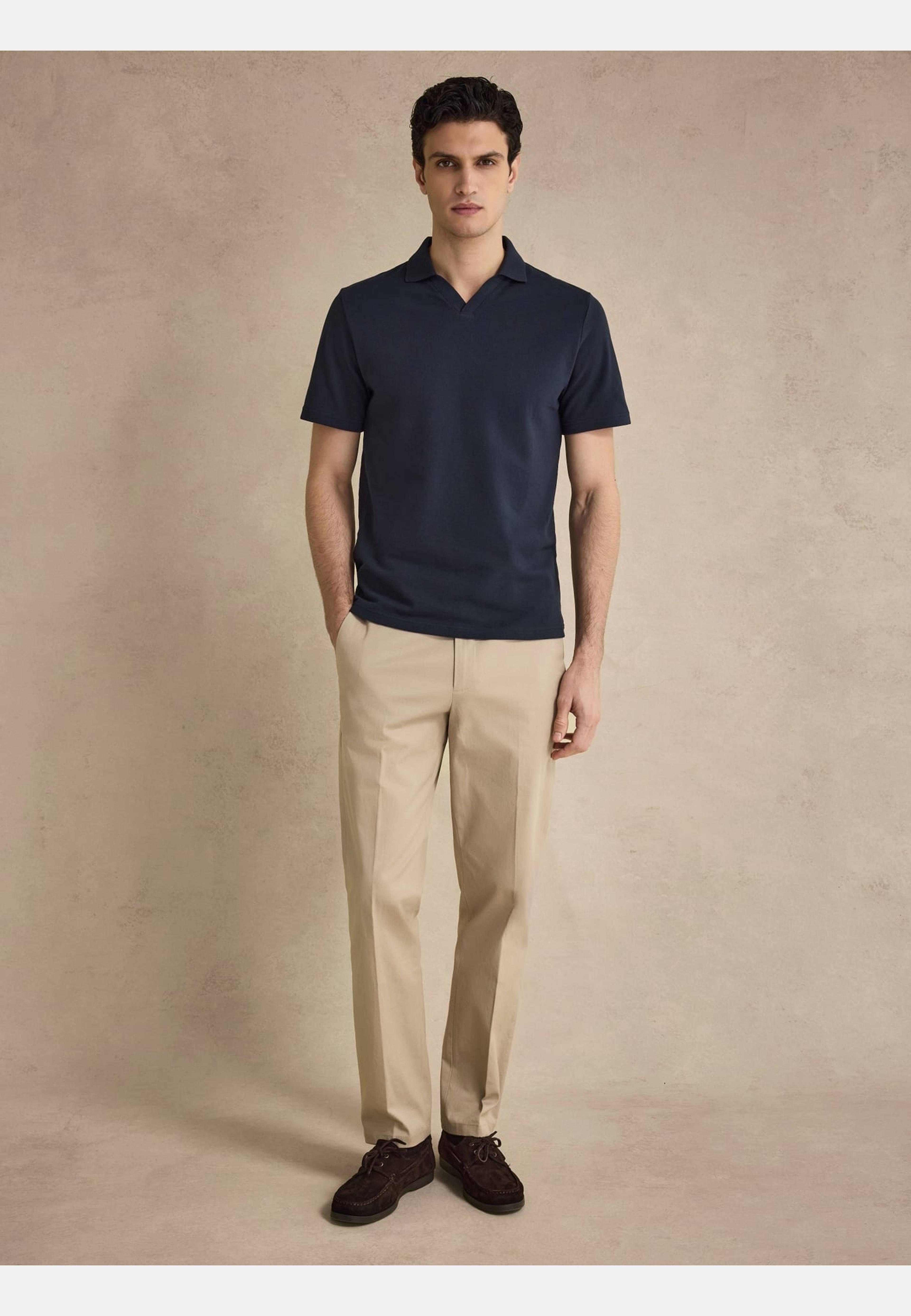 Cotton Short Sleeve V-neck Polo Shirt, från John Henric, i färgen navy blue. Klicka för att öppna bilden i stort format