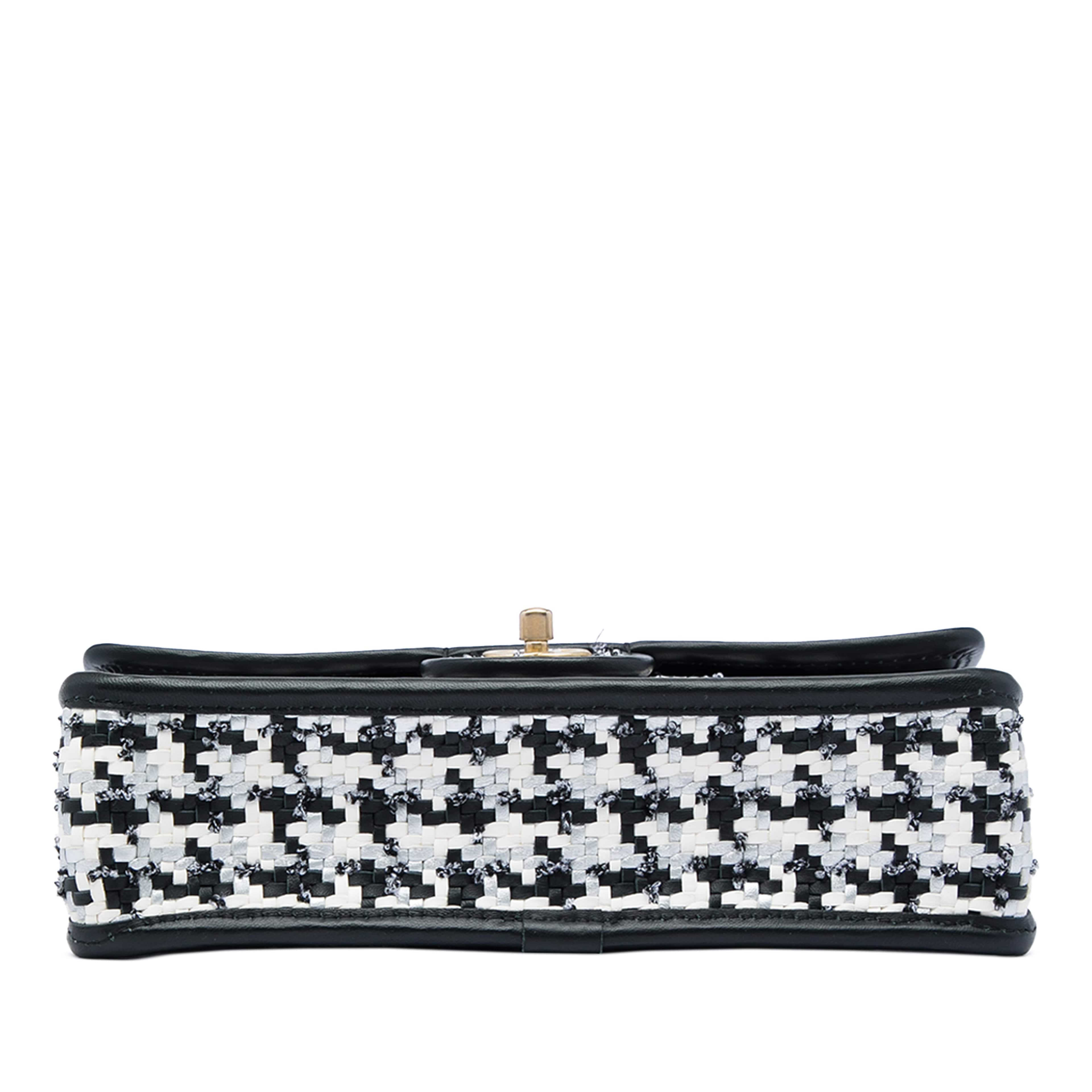 Chanel Cc Woven Lambskin And Viscose Houndstooth Single Flap, från Luxclusif, i färgen svart. Klicka för att öppna bilden i stort format
