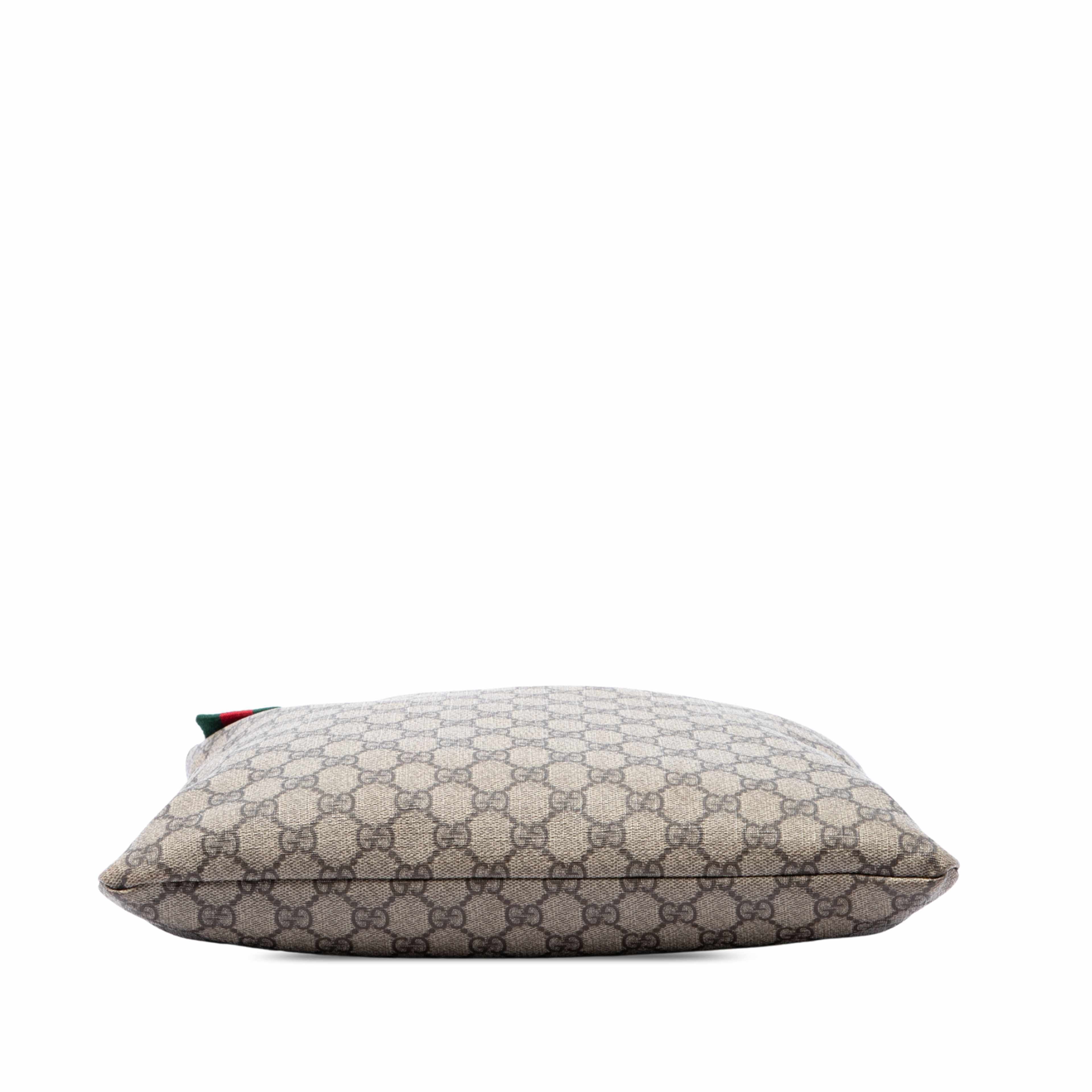 Gucci Gg Supreme Web Crossbody, från Luxclusif, i färgen beige. Klicka för att öppna bilden i stort format