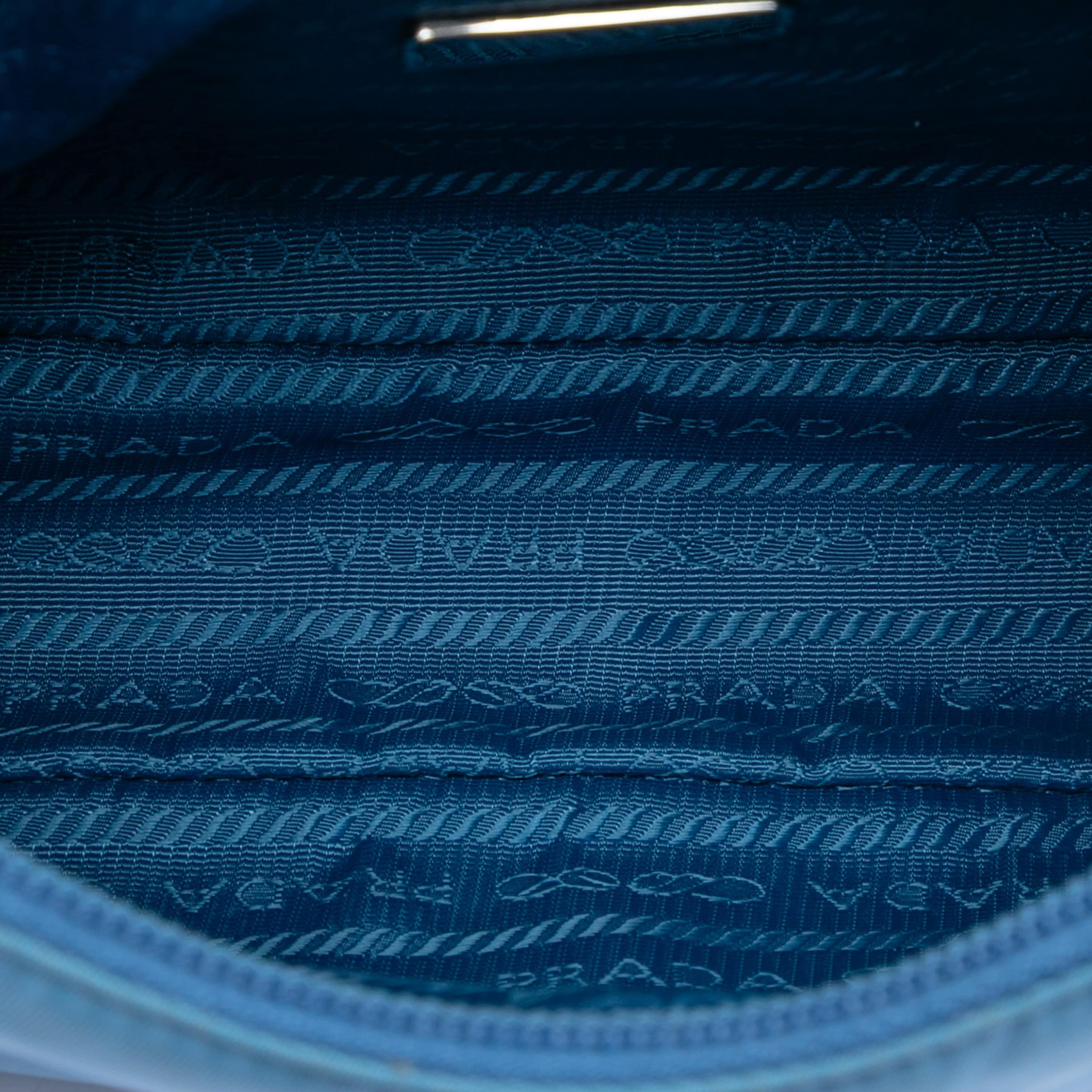 Prada Mini Tessuto Re Edition 2000 Shoulder Bag, från Luxclusif, i färgen blue. Klicka för att öppna bilden i stort format