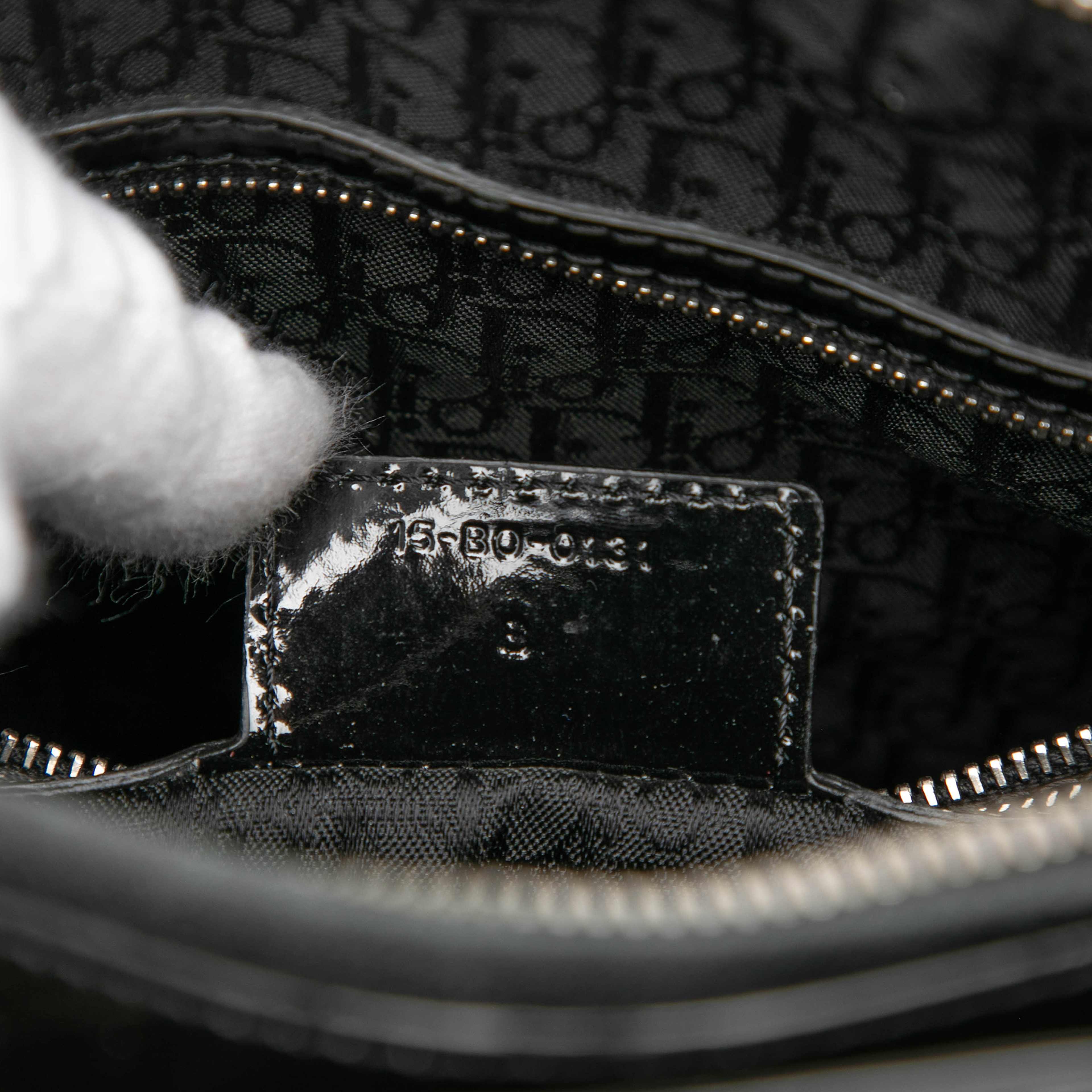 Dior Large Patent Cannage Lady Dior, från Luxclusif, i färgen svart. Klicka för att öppna bilden i stort format