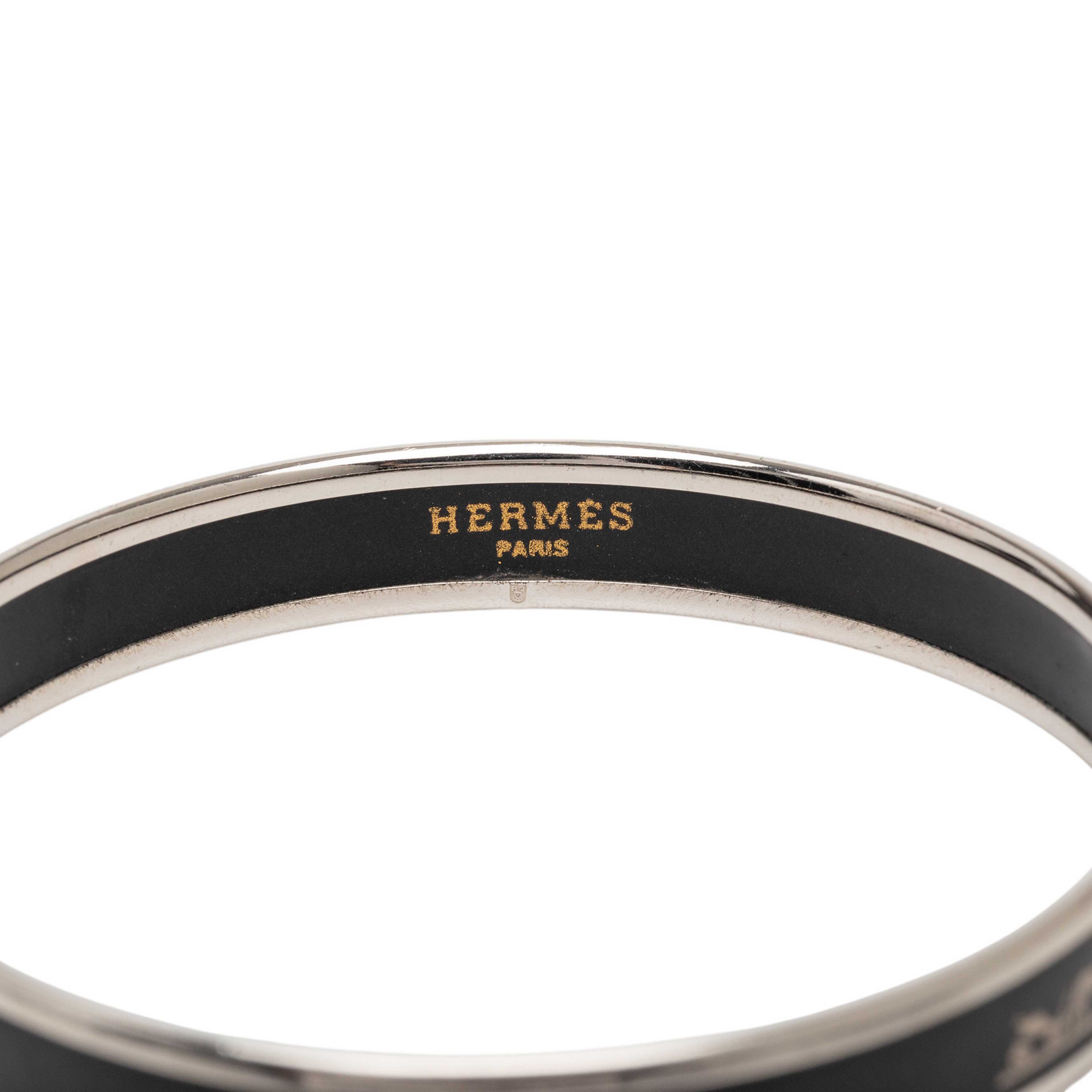 Hermès Narrow Enamel Calech Bangle Bracelet 65, från Luxclusif, i färgen black. Klicka för att öppna bilden i stort format