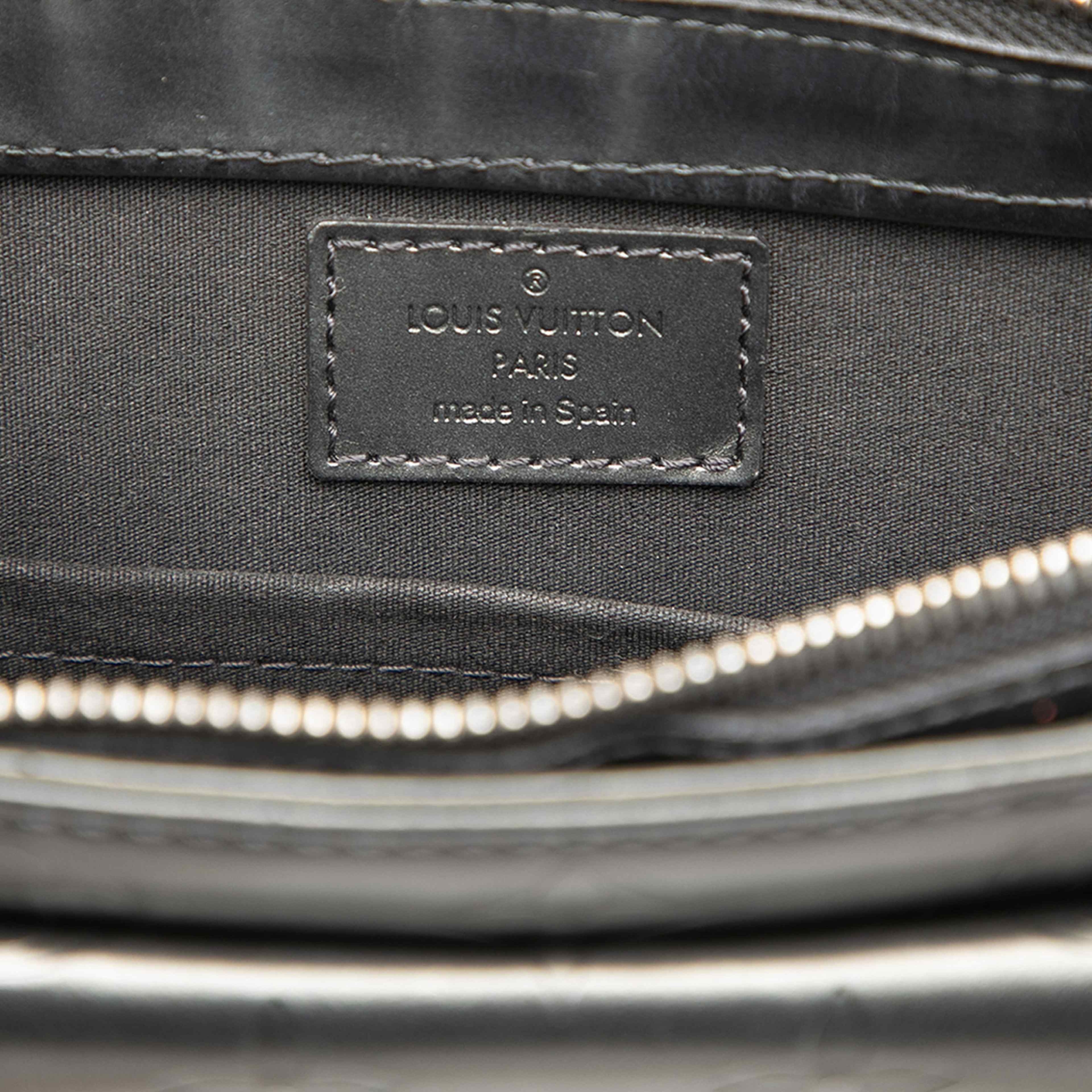 Louis Vuitton Monogram Mat Alston, från Luxclusif, i färgen dark gray. Klicka för att öppna bilden i stort format