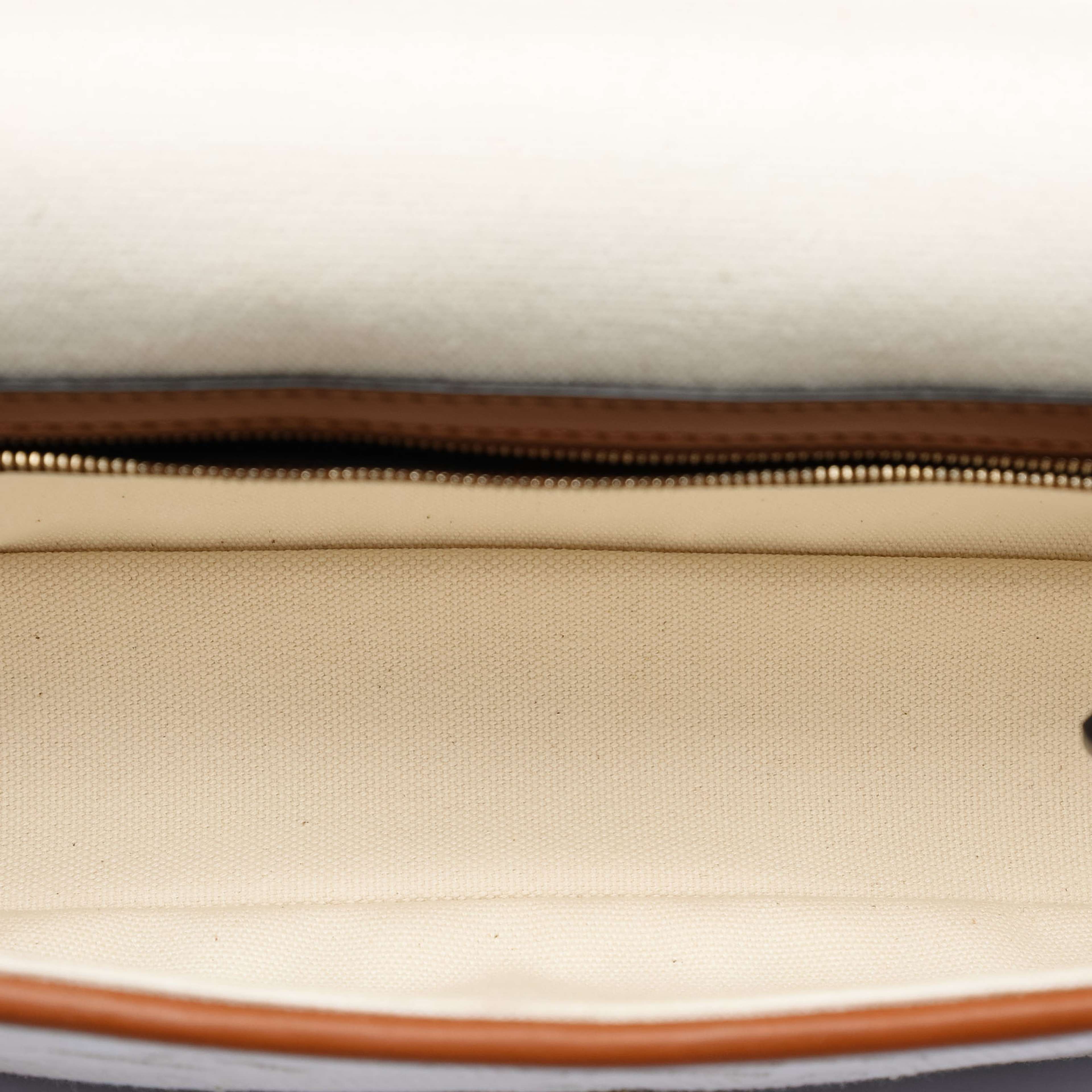 Fendi Zucca Embroidered Canvas Baguette Satchel, från Luxclusif, i färgen light beige. Klicka för att öppna bilden i stort format