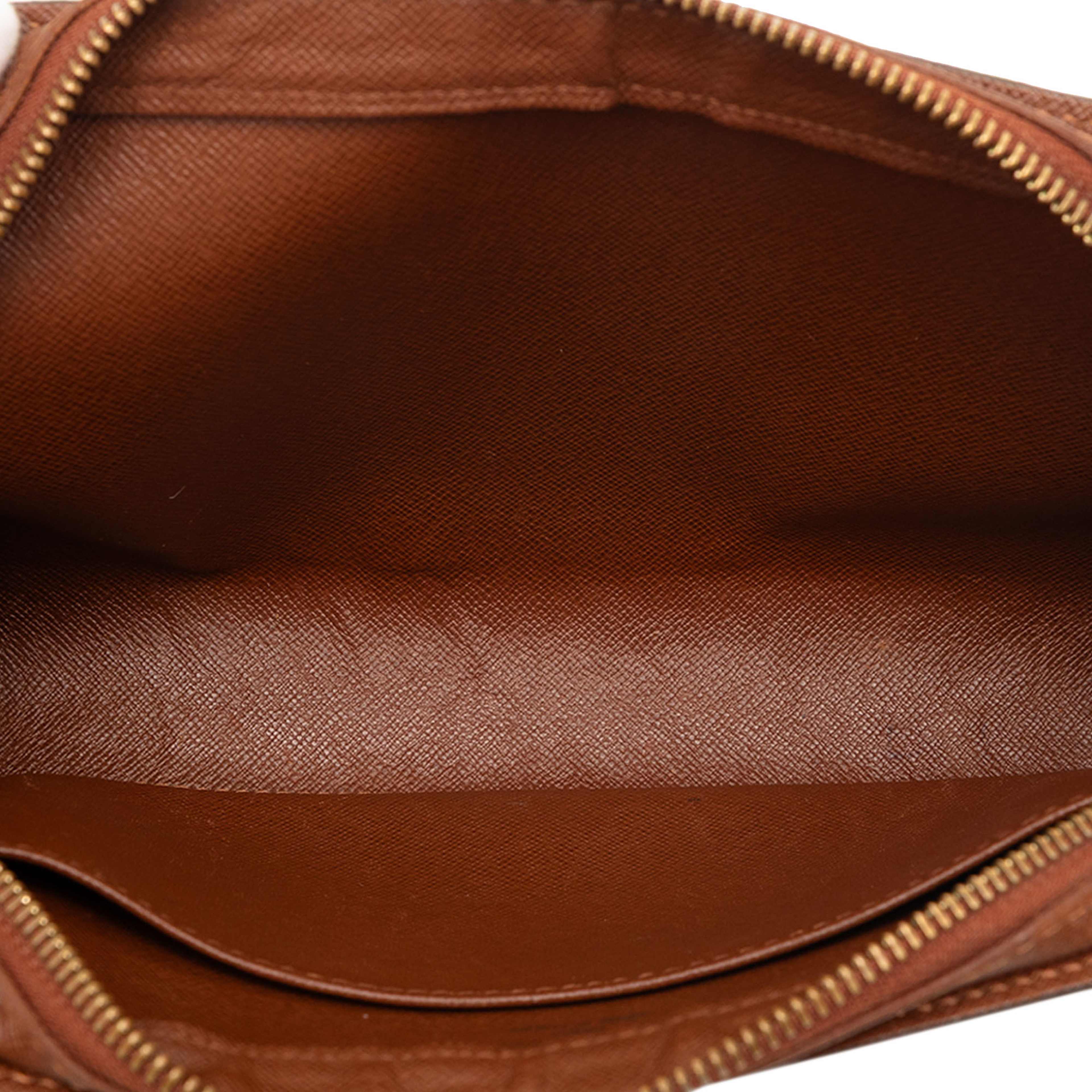 Louis Vuitton Monogram Orsay, från Luxclusif, i färgen brown. Klicka för att öppna bilden i stort format