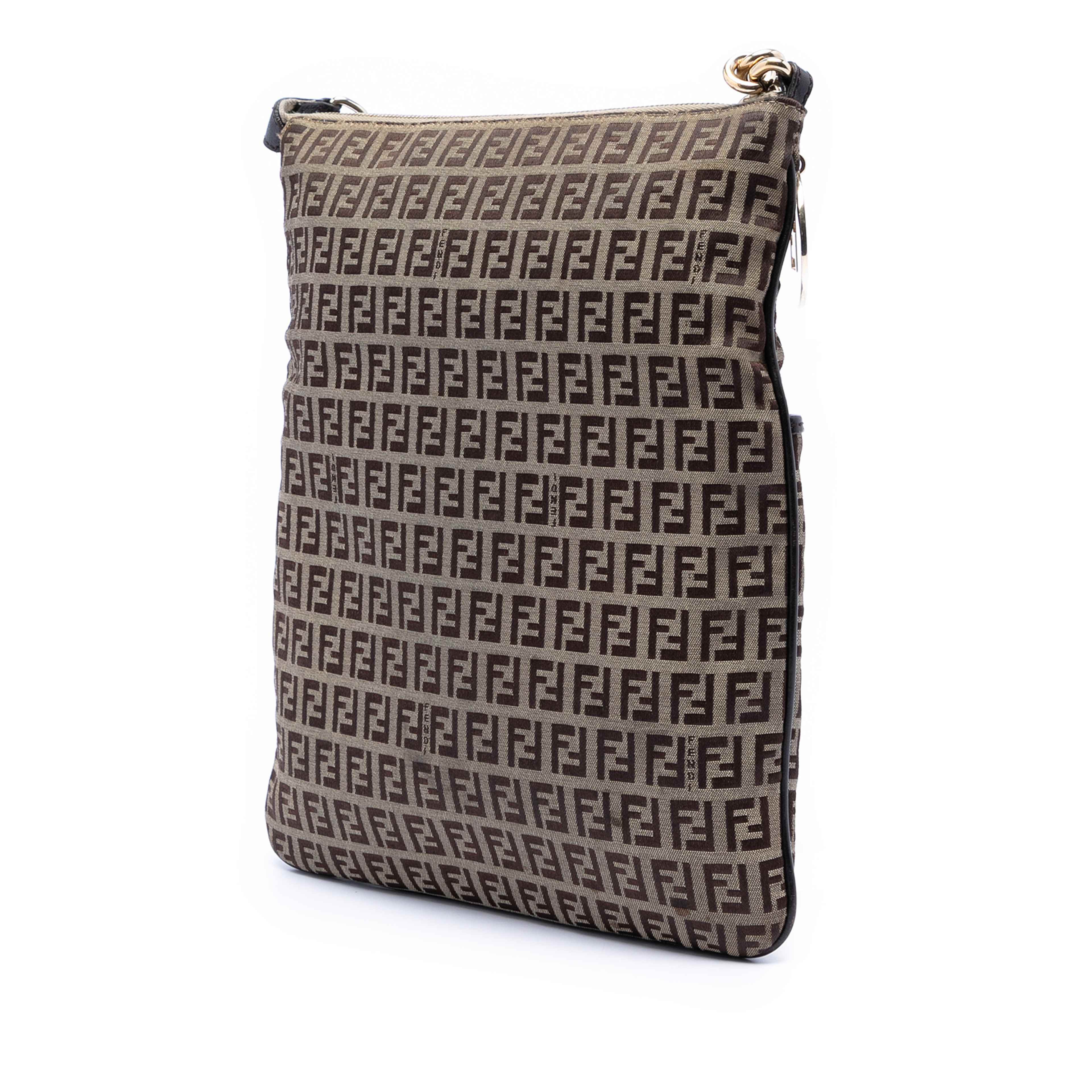 Fendi Zucchino Canvas Crossbody, från Luxclusif, i färgen beige. Klicka för att öppna bilden i stort format