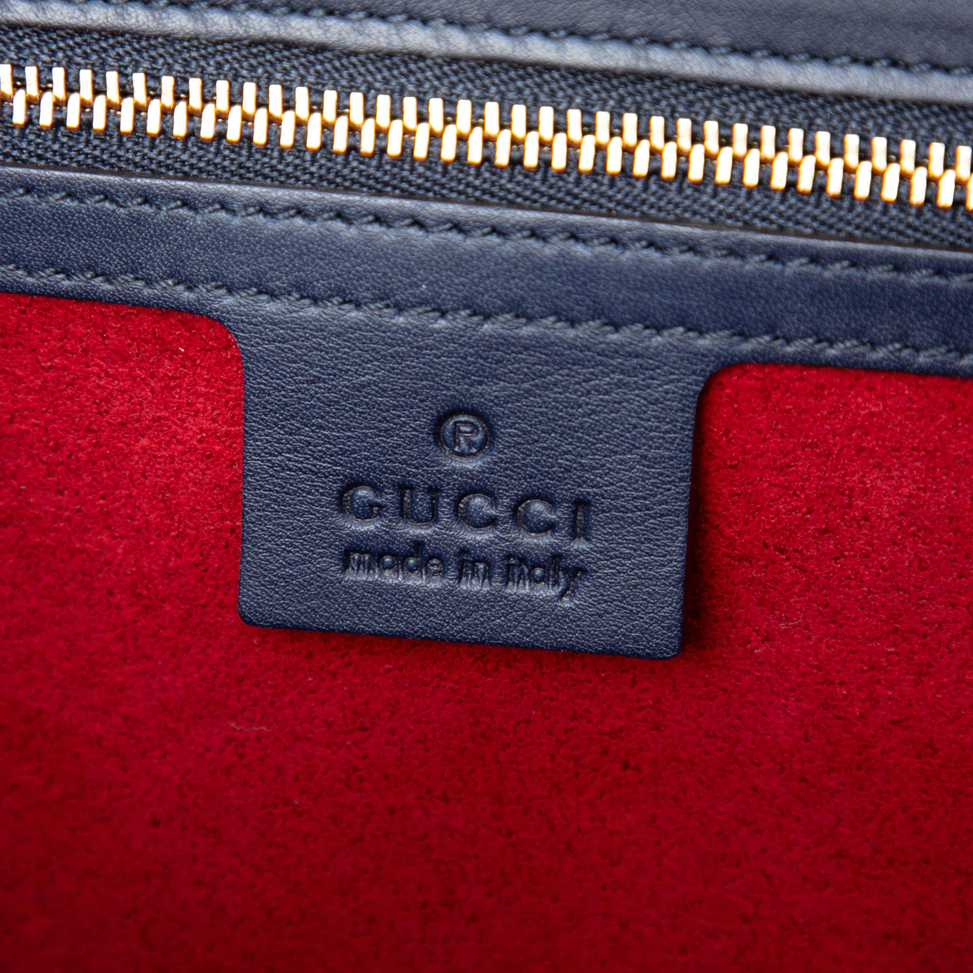 Gucci Medium Gg Supreme Padlock Shoulder Bag, från Luxclusif, i färgen beige. Klicka för att öppna bilden i stort format