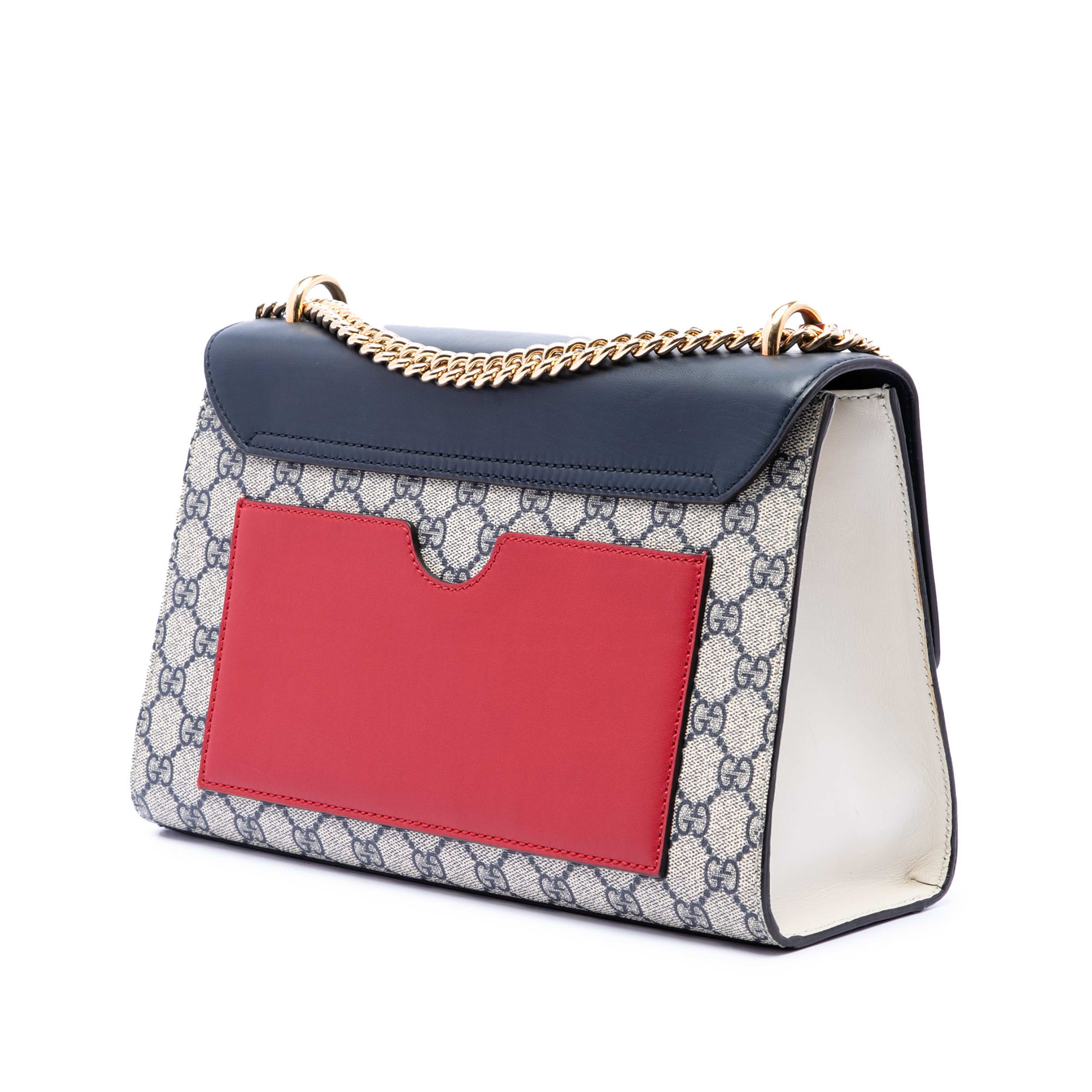 Gucci Medium Gg Supreme Padlock Shoulder Bag, från Luxclusif, i färgen beige. Klicka för att öppna bilden i stort format