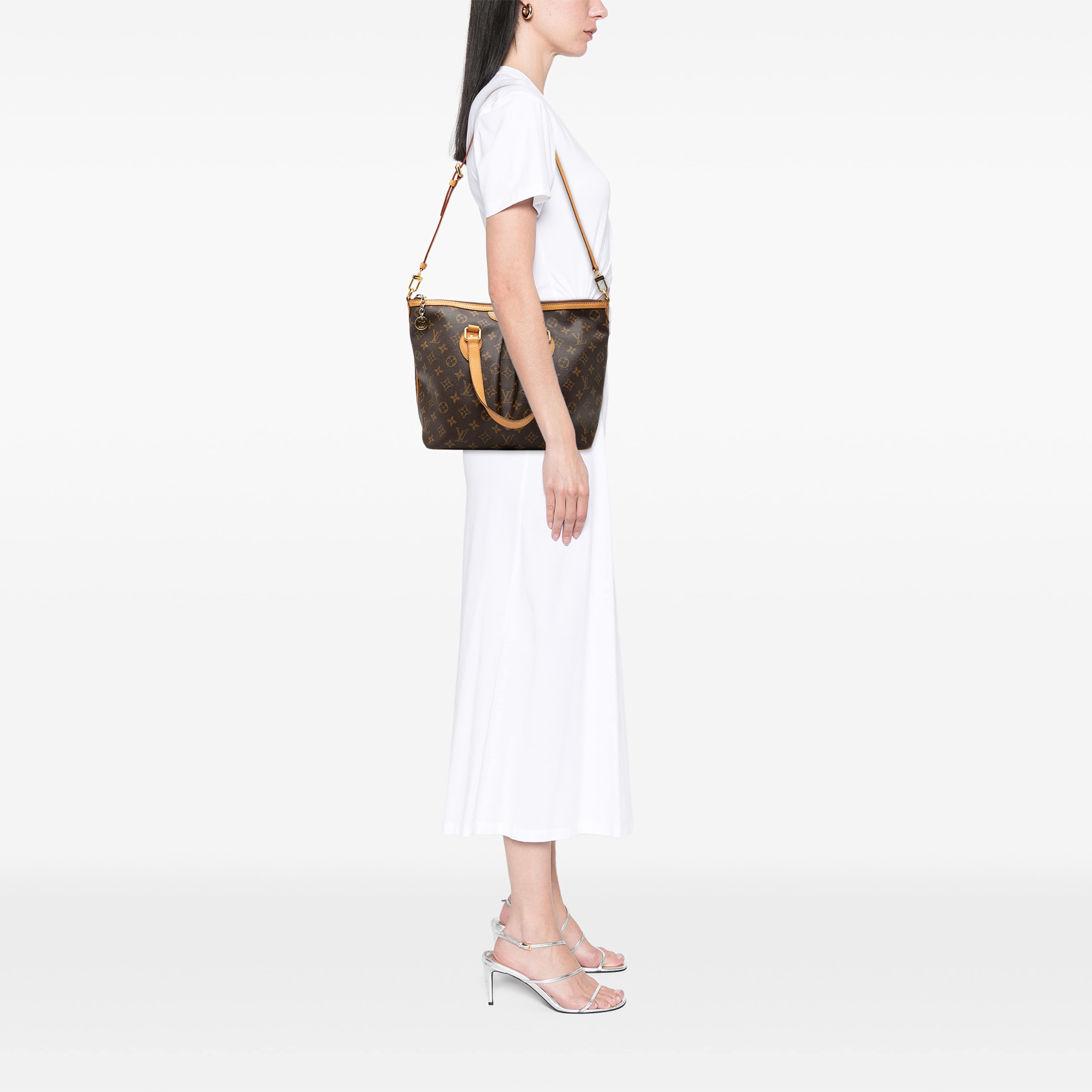 Louis Vuitton Monogram Palermo Pm, från Luxclusif, i färgen brun. Klicka för att öppna bilden i stort format
