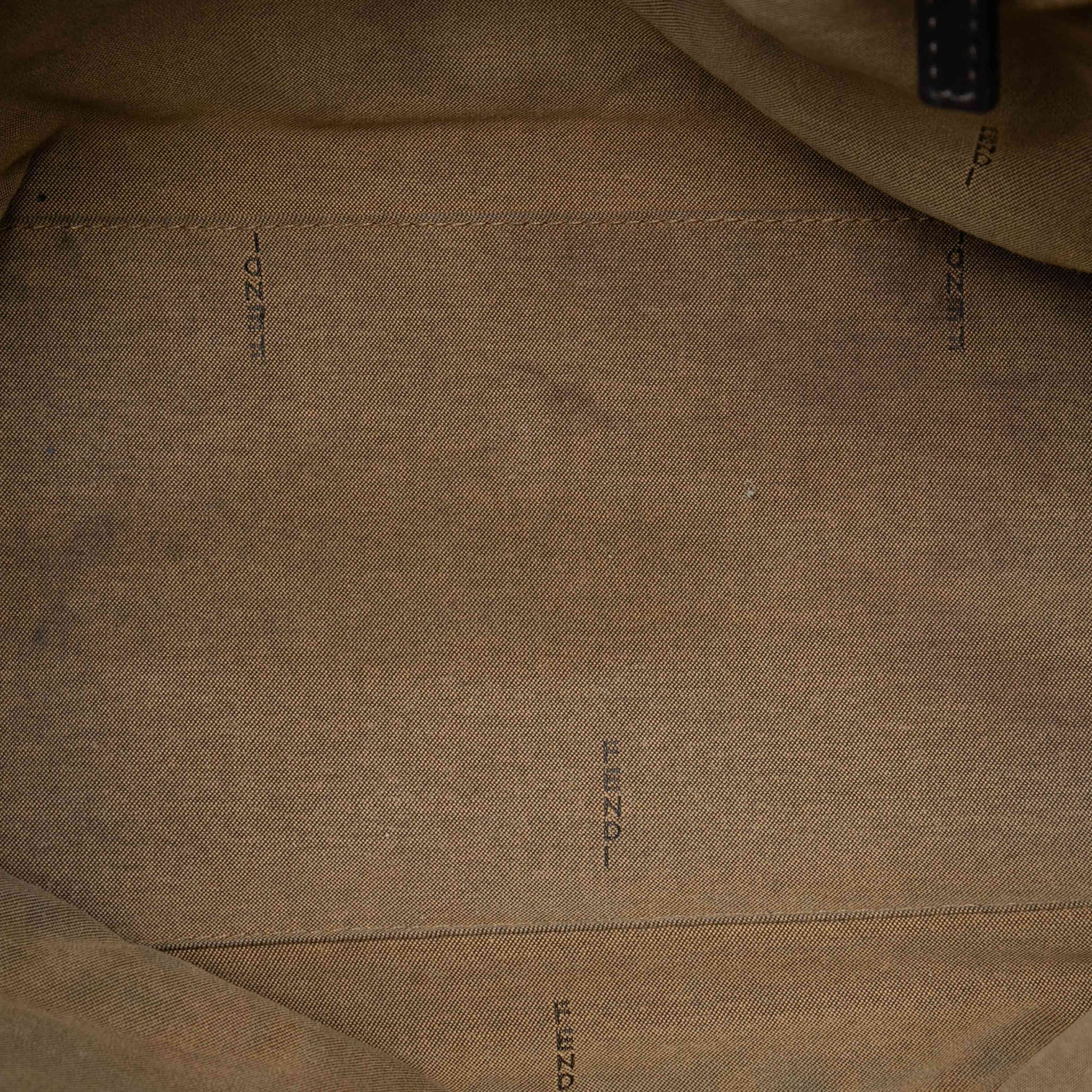 Fendi Zucca Canvas Chef Tote, från Luxclusif, i färgen brown. Klicka för att öppna bilden i stort format
