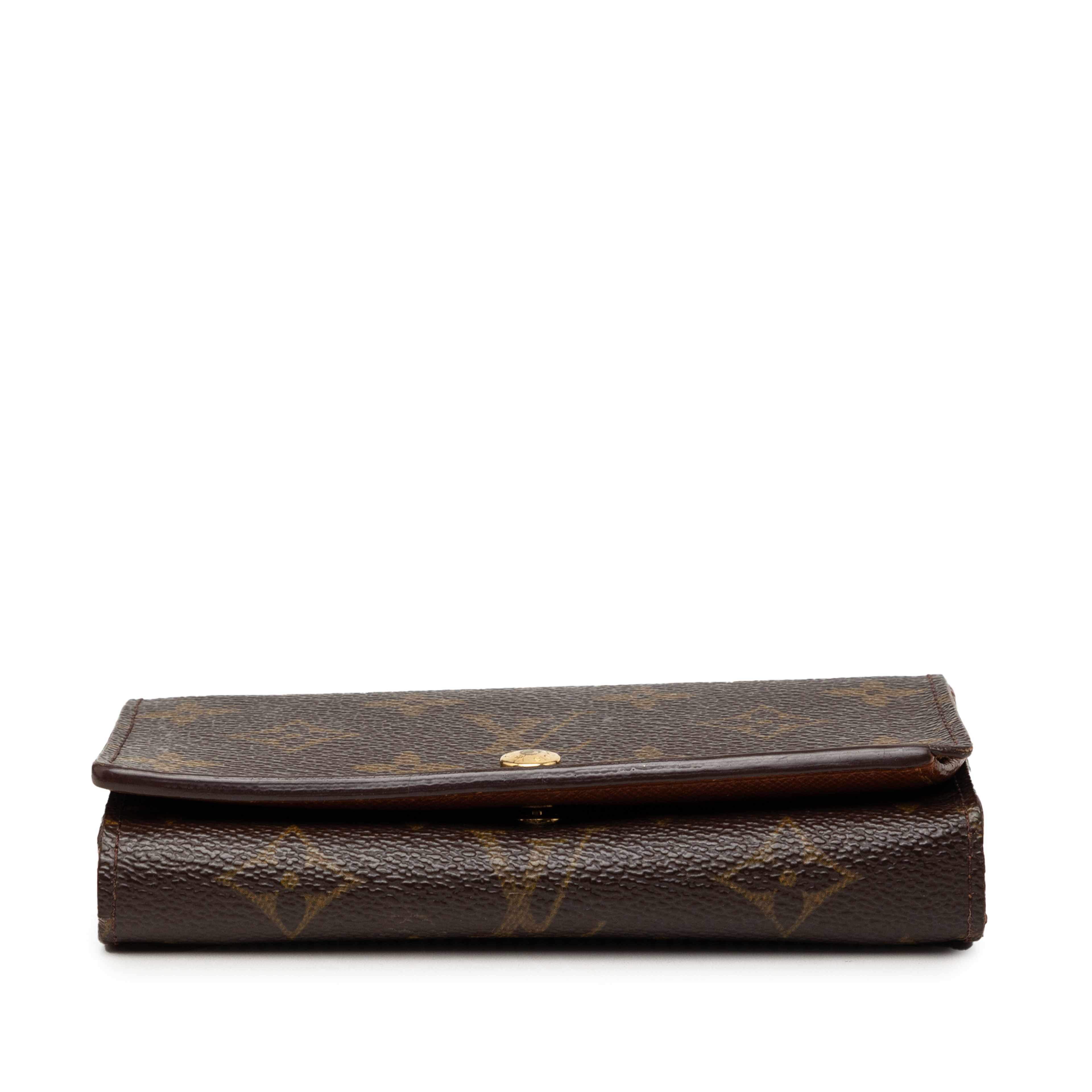 Louis Vuitton Monogram Porte Monnaie Tresor Wallet, från Luxclusif, i färgen brun. Klicka för att öppna bilden i stort format