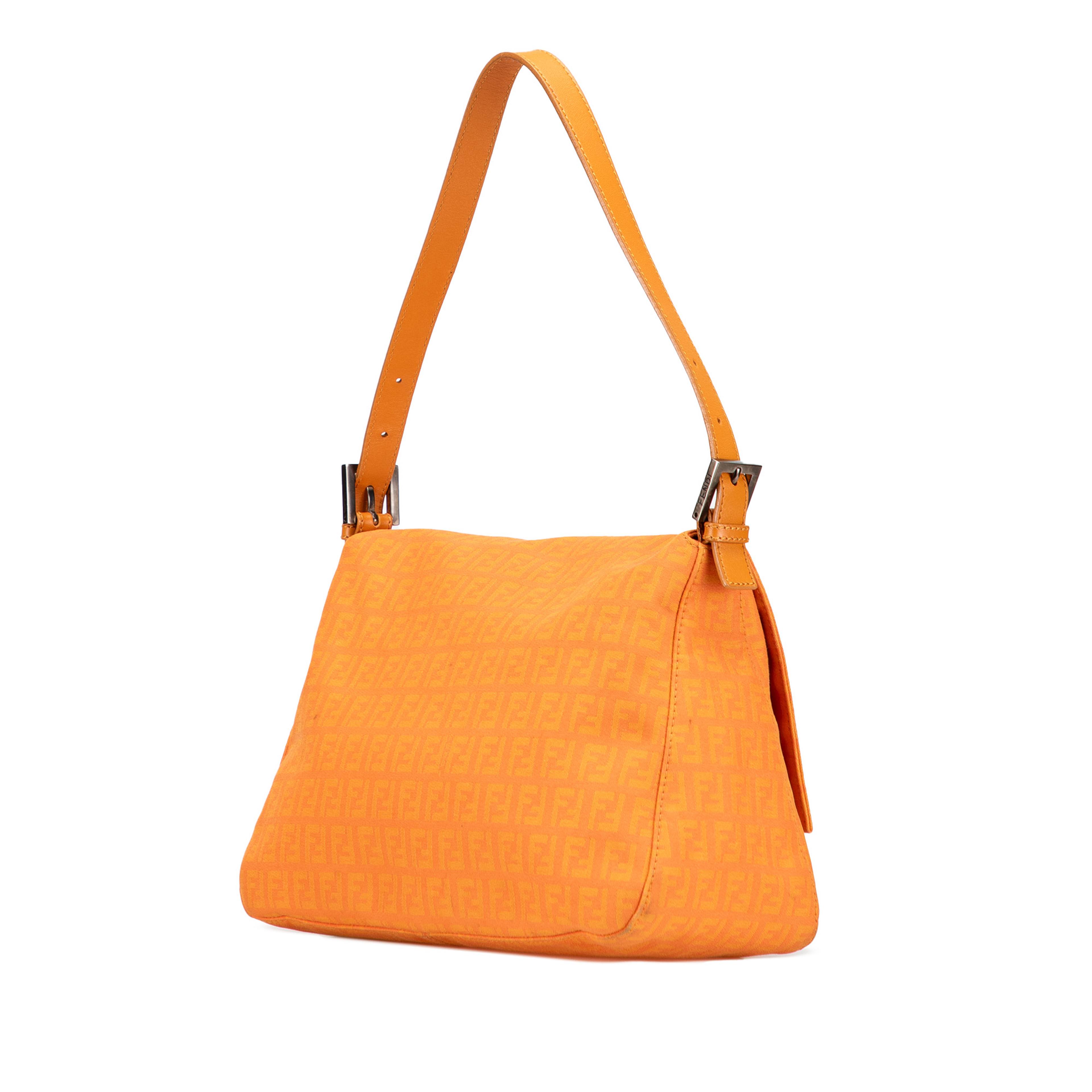 Fendi Zucchino Canvas Mamma Forever, från Luxclusif, i färgen light orange. Klicka för att öppna bilden i stort format