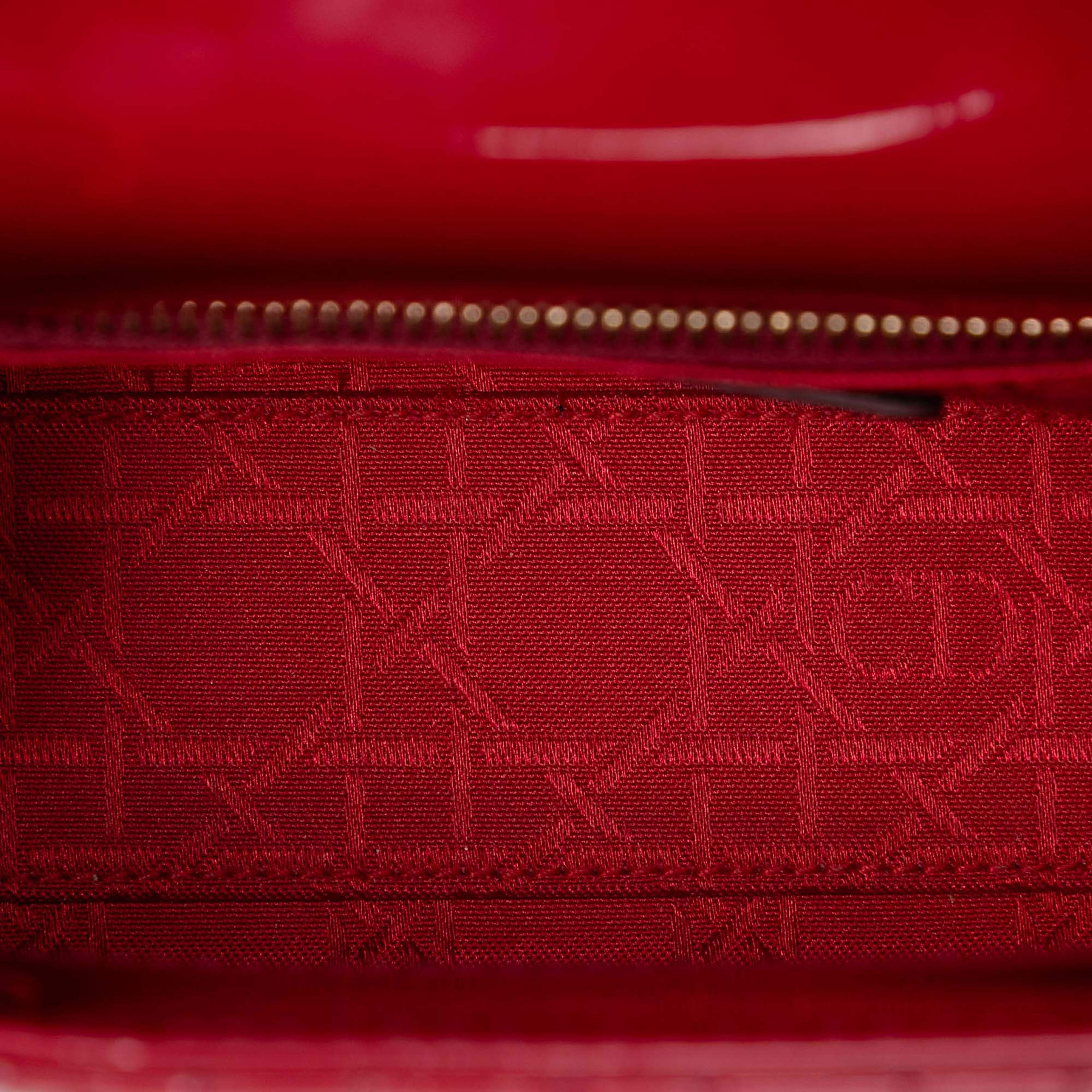 Dior Mini Patent Cannage Lady Dior, från Luxclusif, i färgen dark red. Klicka för att öppna bilden i stort format