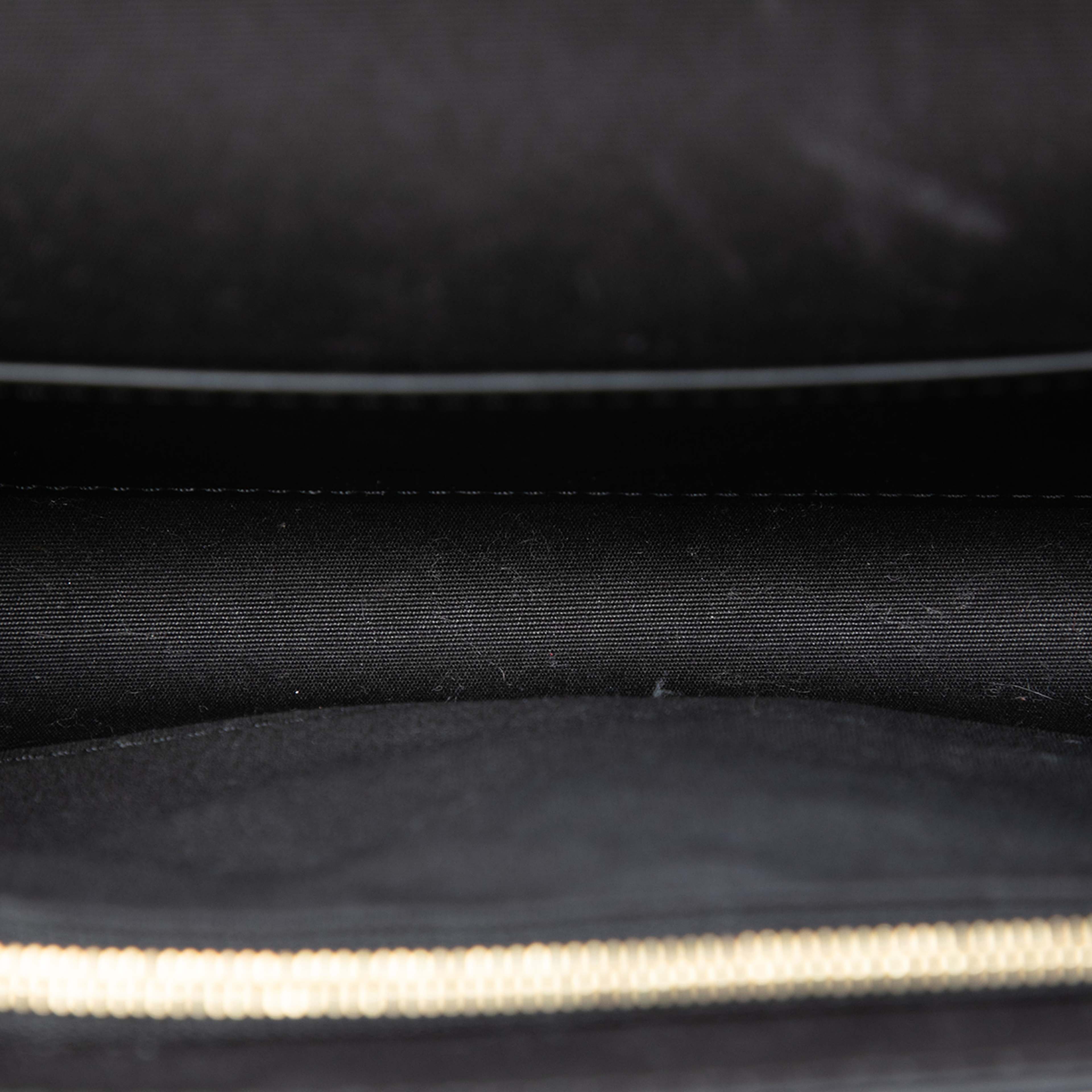 Louis Vuitton Vernis Louise Sliding Chain Mm, från Luxclusif, i färgen svart. Klicka för att öppna bilden i stort format