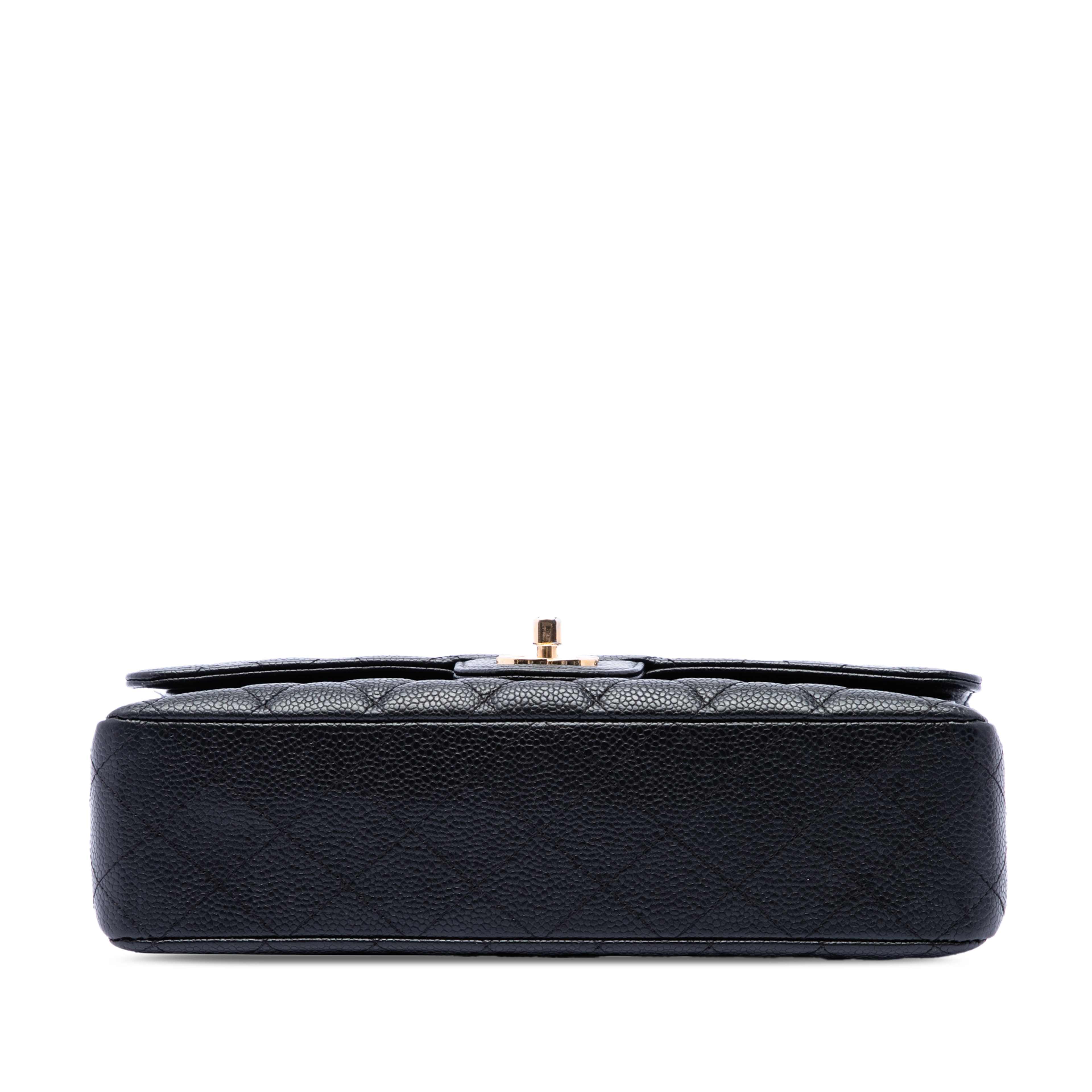 Chanel Medium Classic Caviar Double Flap, från Luxclusif, i färgen svart. Klicka för att öppna bilden i stort format