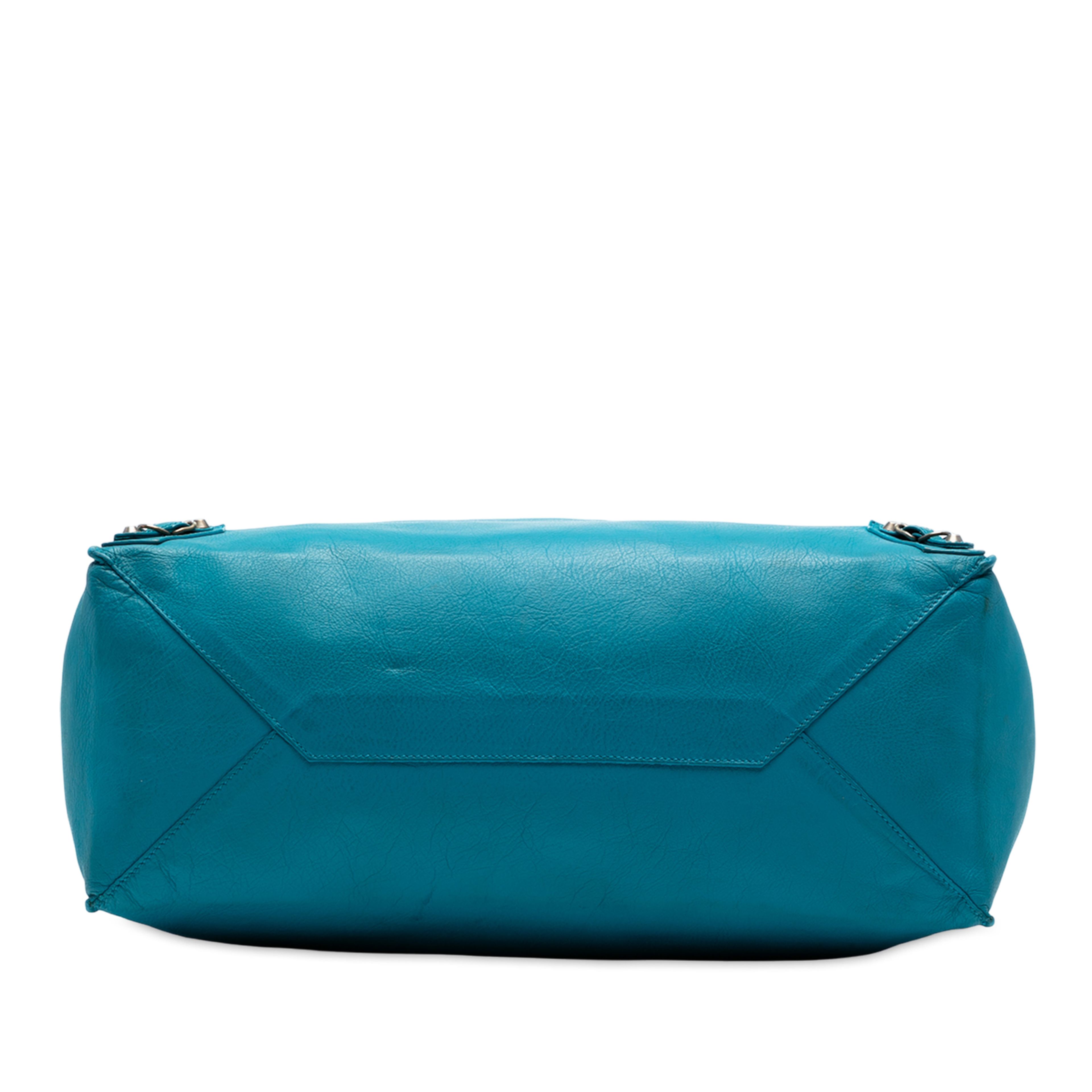 Balenciaga Leather Papier A4 Tote, från Luxclusif, i färgen turquoise. Klicka för att öppna bilden i stort format