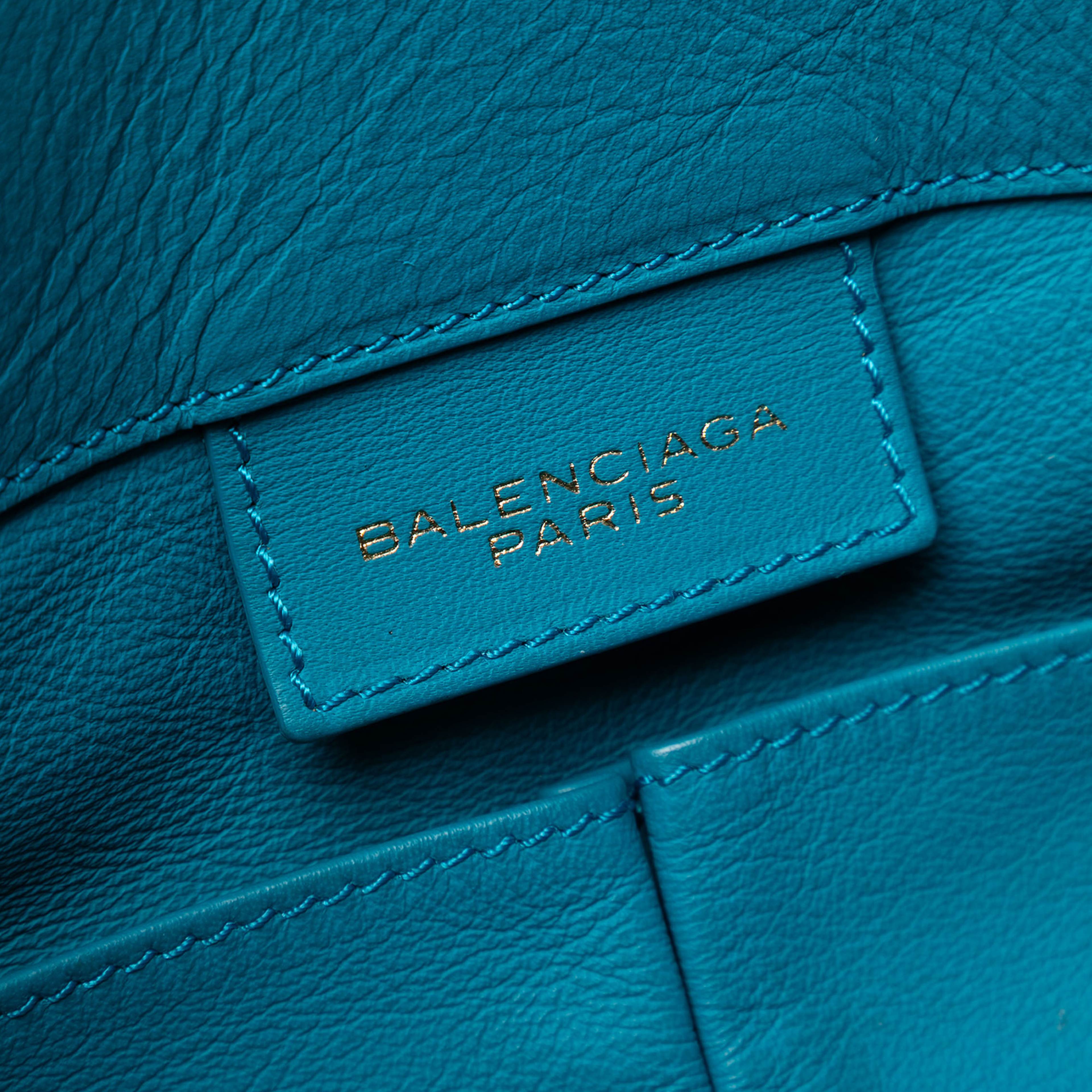 Balenciaga Leather Papier A4 Tote, från Luxclusif, i färgen turquoise. Klicka för att öppna bilden i stort format