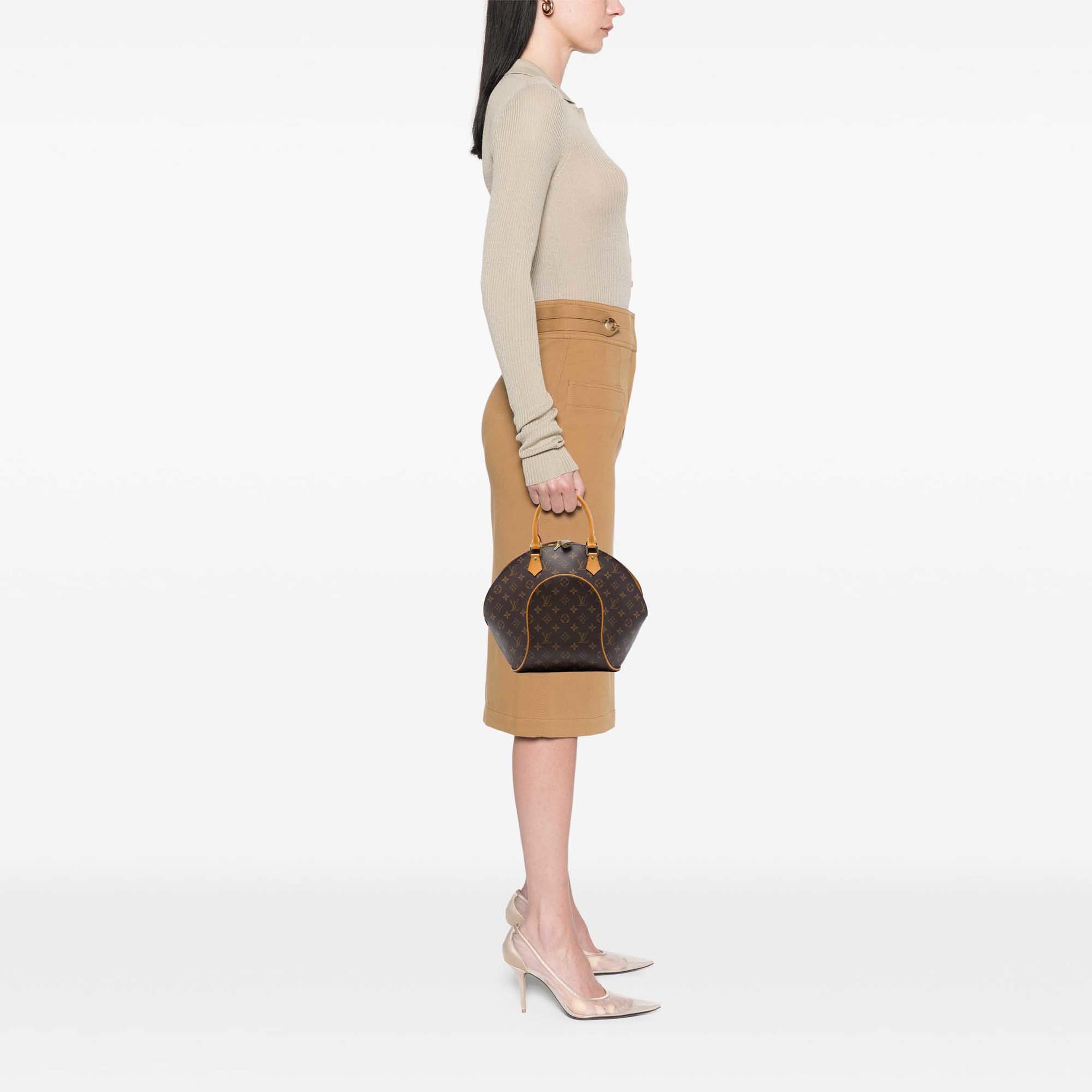Louis Vuitton Monogram Ellipse Pm, från Luxclusif, i färgen brun. Klicka för att öppna bilden i stort format