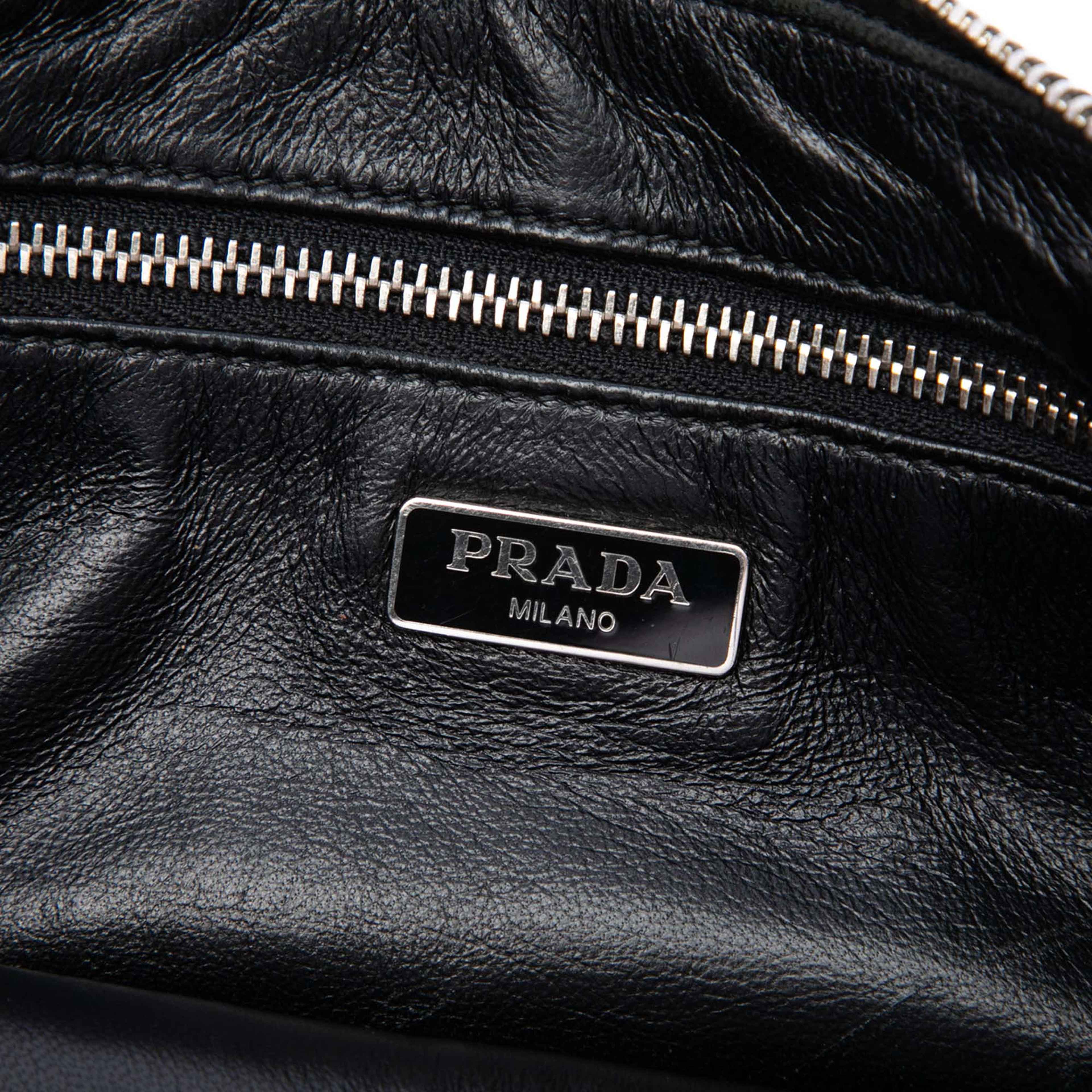 Prada Woven Goatskin Madras Zip Clutch, från Luxclusif, i färgen blå. Klicka för att öppna bilden i stort format