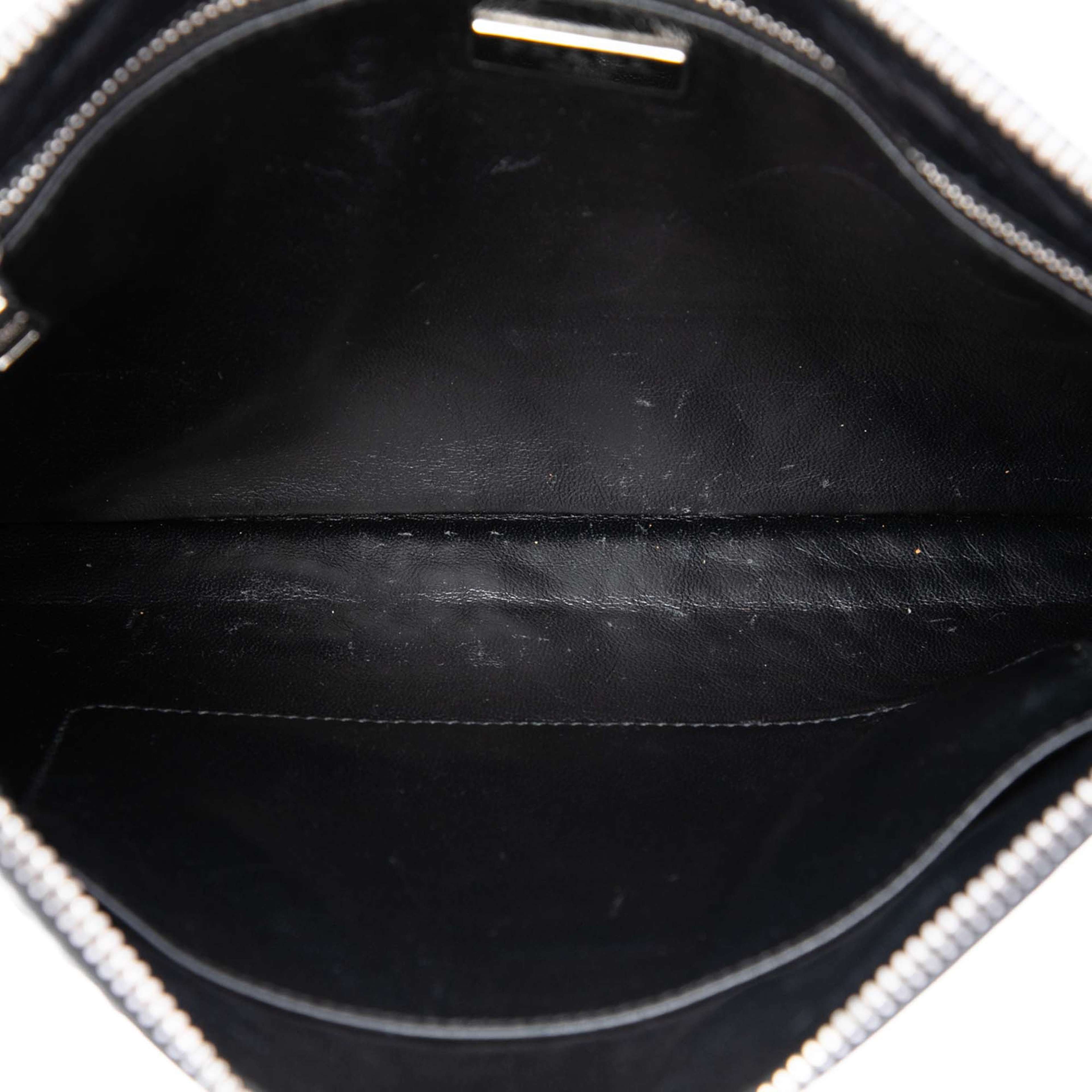 Prada Woven Goatskin Madras Zip Clutch, från Luxclusif, i färgen blå. Klicka för att öppna bilden i stort format