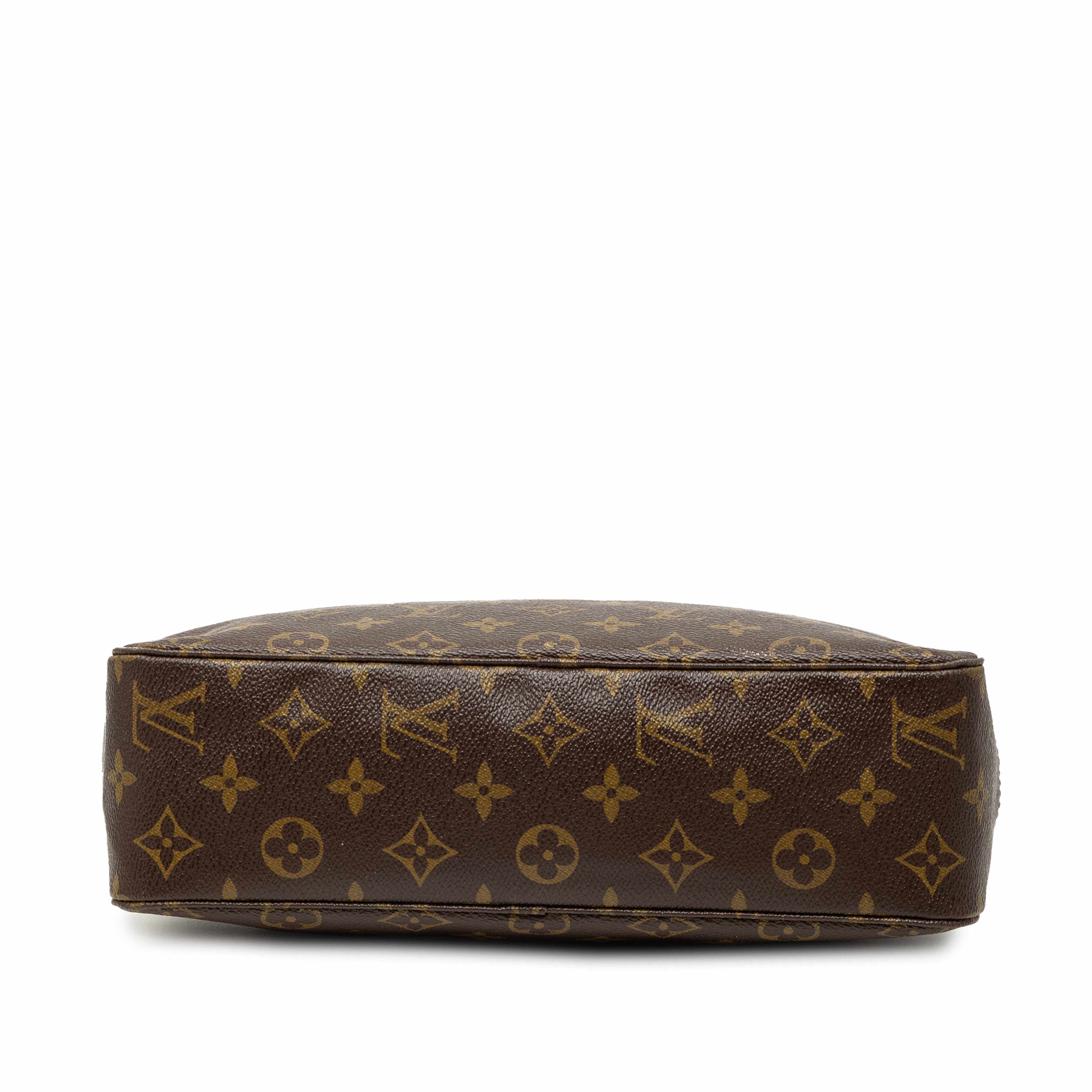 Louis Vuitton Monogram Trousse Toilette 28, från Luxclusif, i färgen brown. Klicka för att öppna bilden i stort format