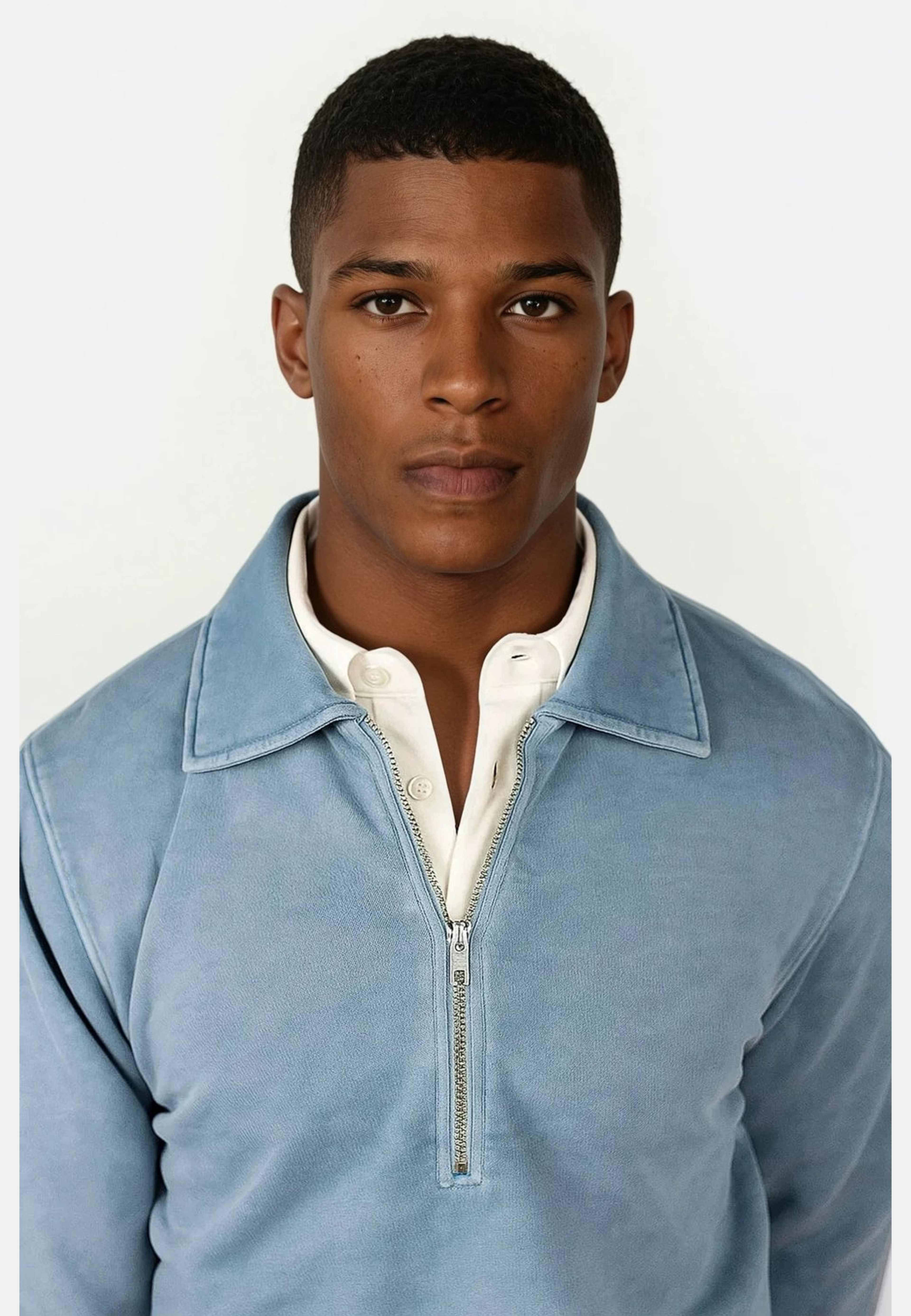 Daryl Half Zip Sweater, från Ciszere, i färgen blue. Klicka för att öppna bilden i stort format