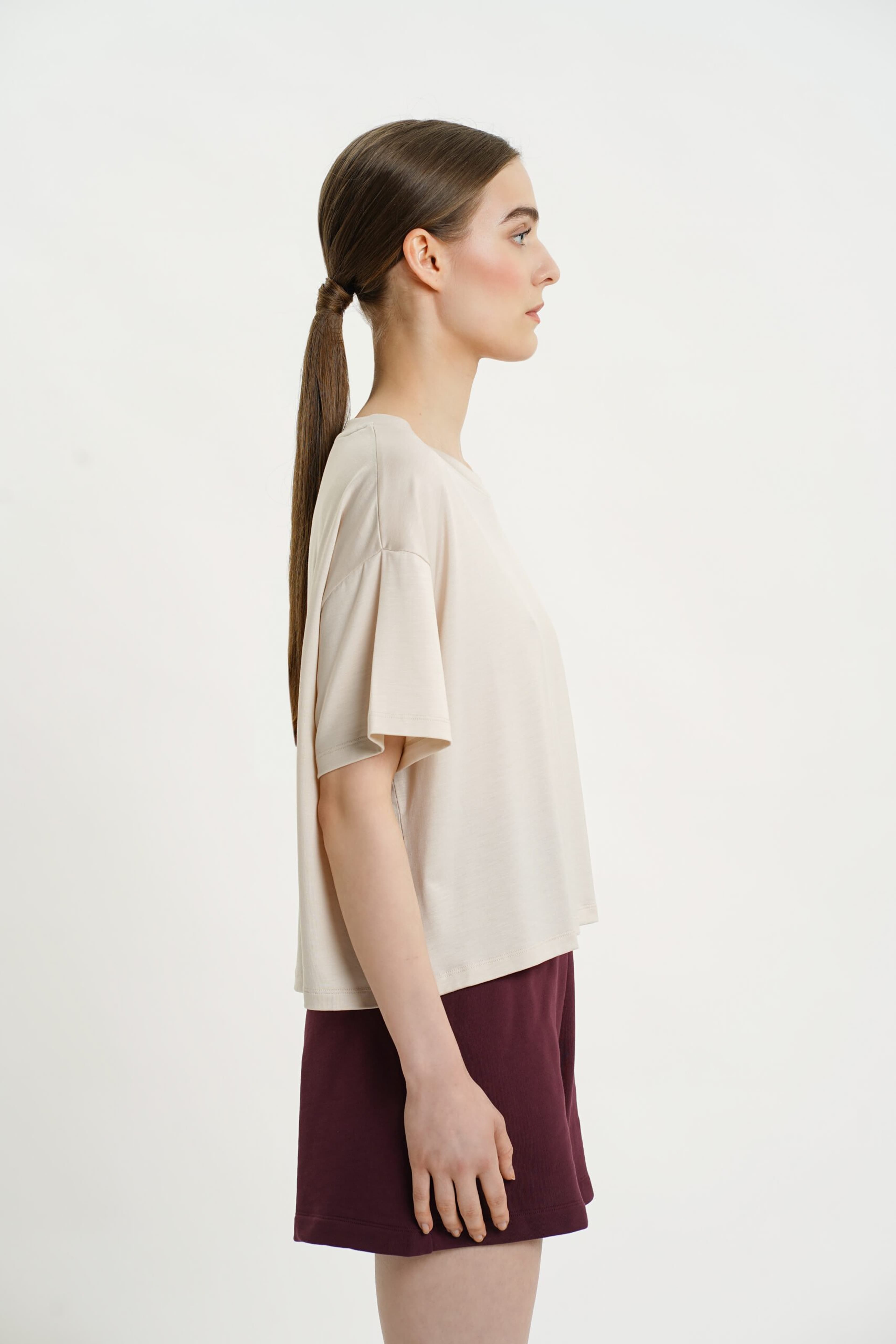 Gwynet Tee - Greige, från Residus, i färgen beige. Klicka för att öppna bilden i stort format