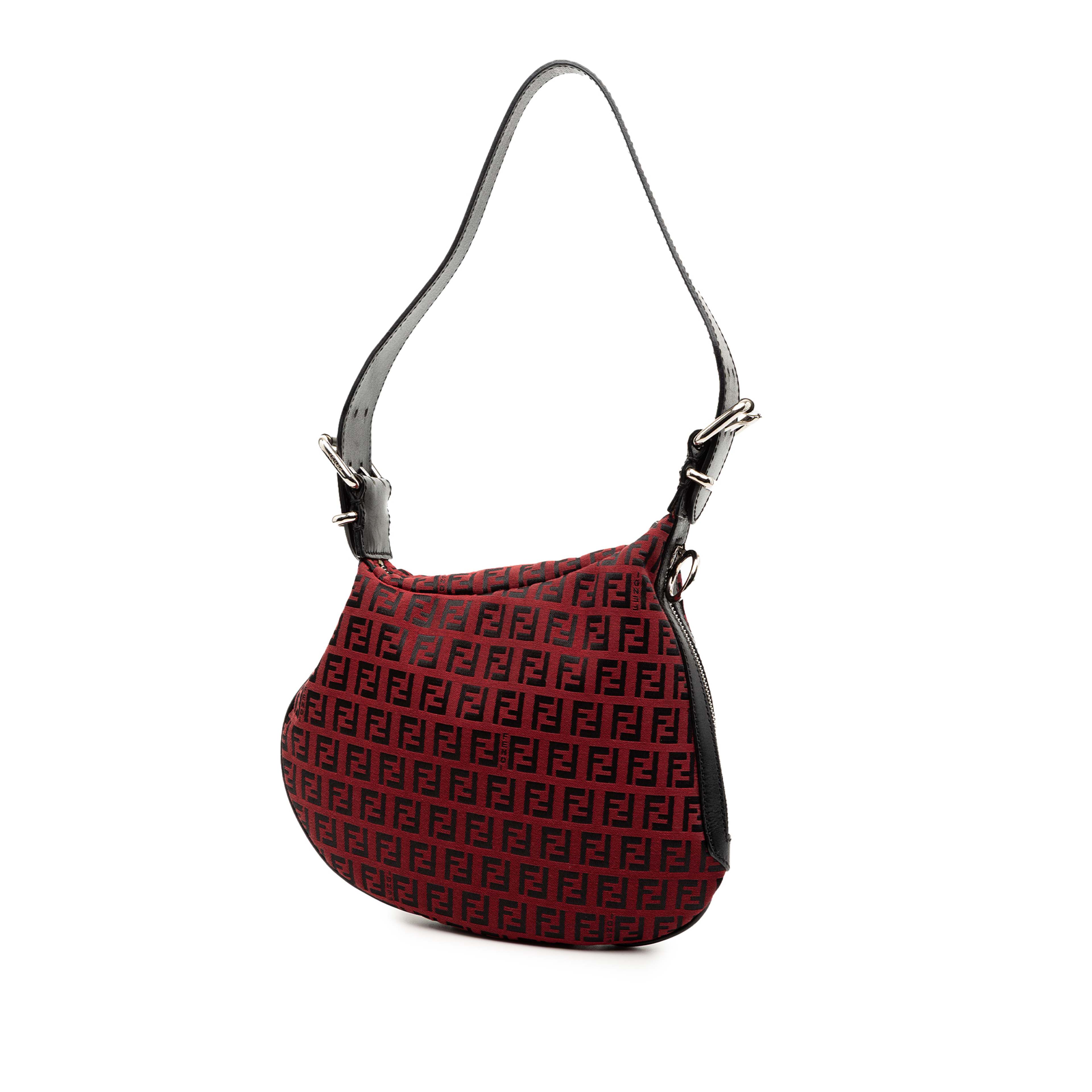 Fendi Zucchino Canvas Oyster Hobo, från Luxclusif, i färgen dark red. Klicka för att öppna bilden i stort format