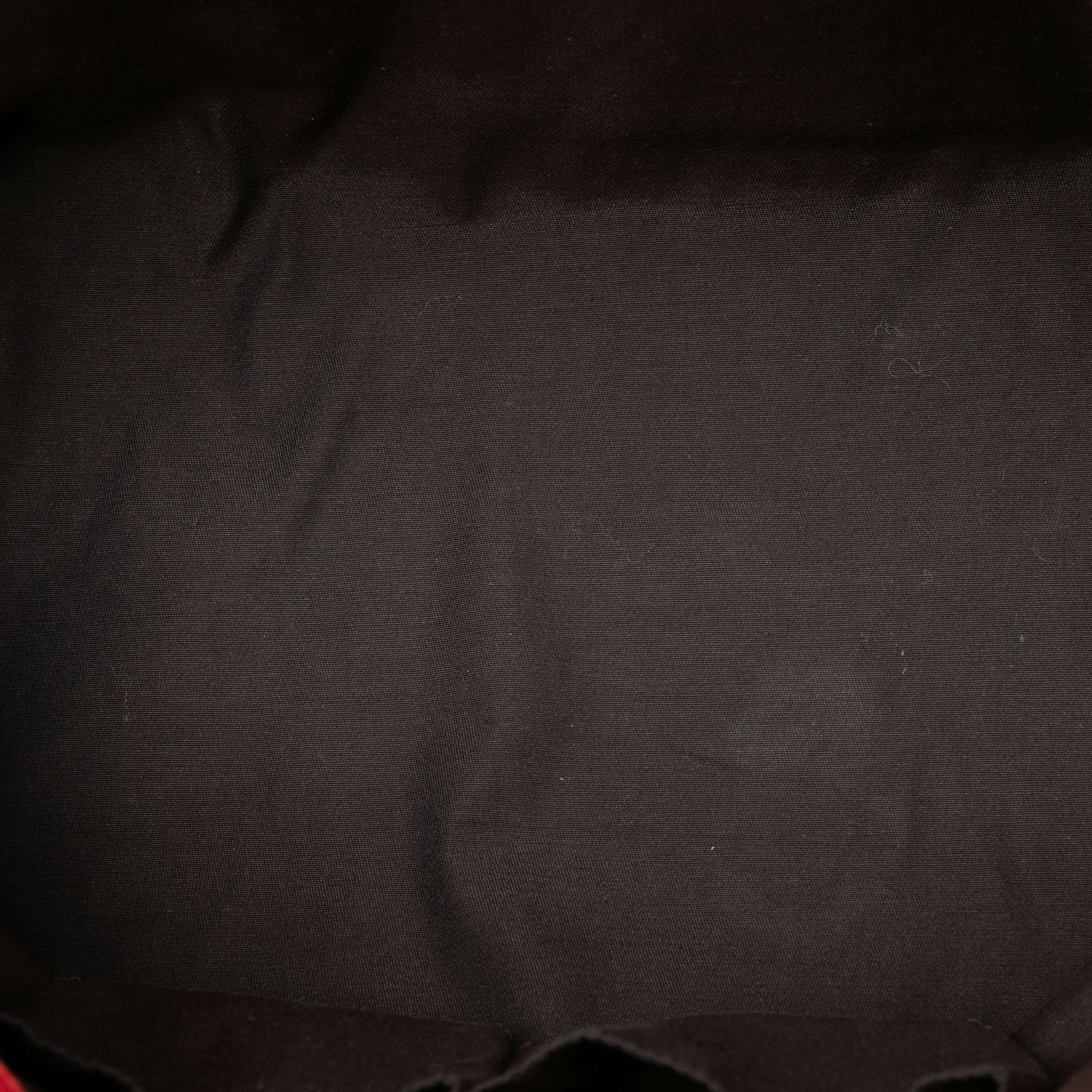Gucci Leather Bamboo Tassel Tote, från Luxclusif, i färgen red. Klicka för att öppna bilden i stort format