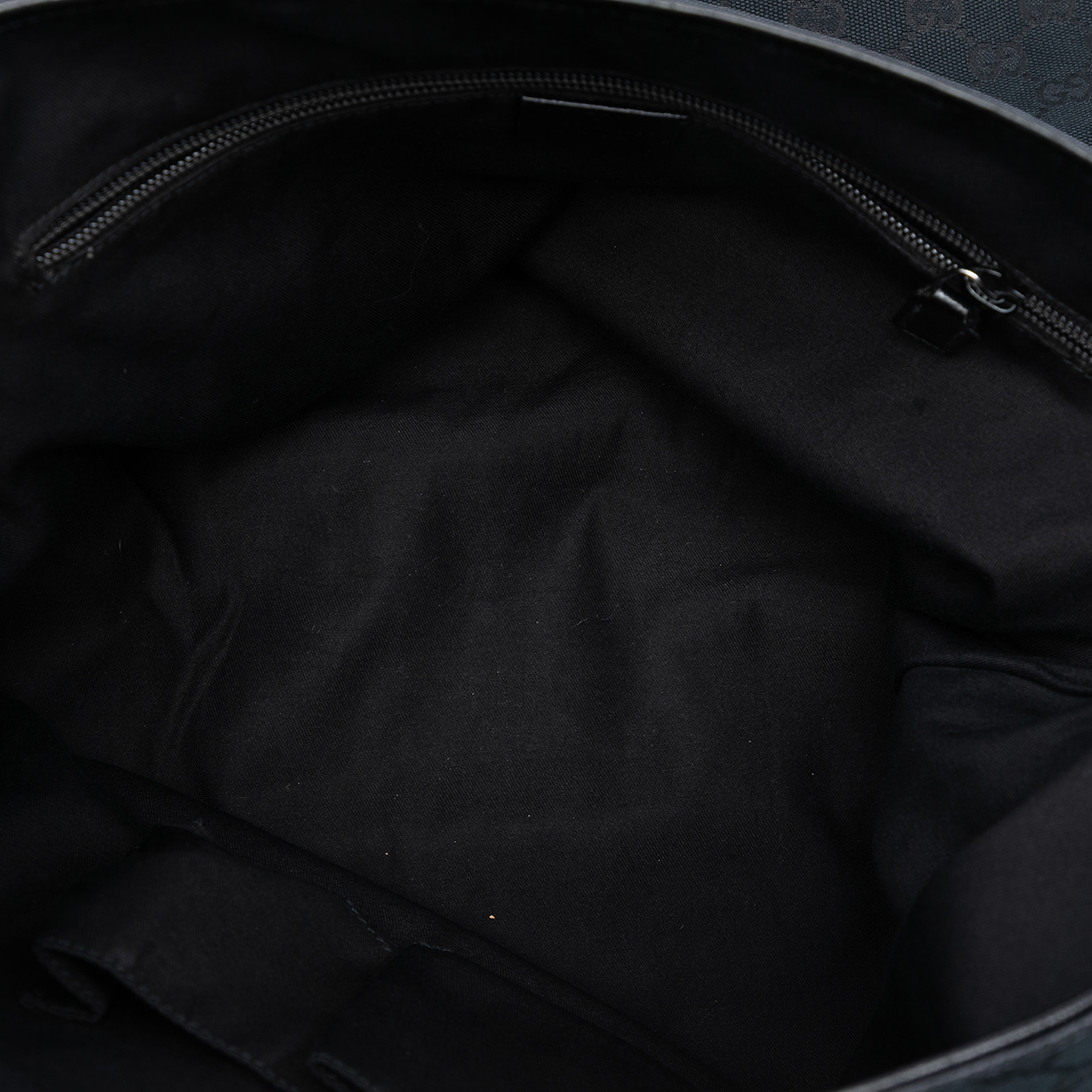 Gucci Gg Canvas Web Flap Messenger Bag, från Luxclusif, i färgen svart. Klicka för att öppna bilden i stort format