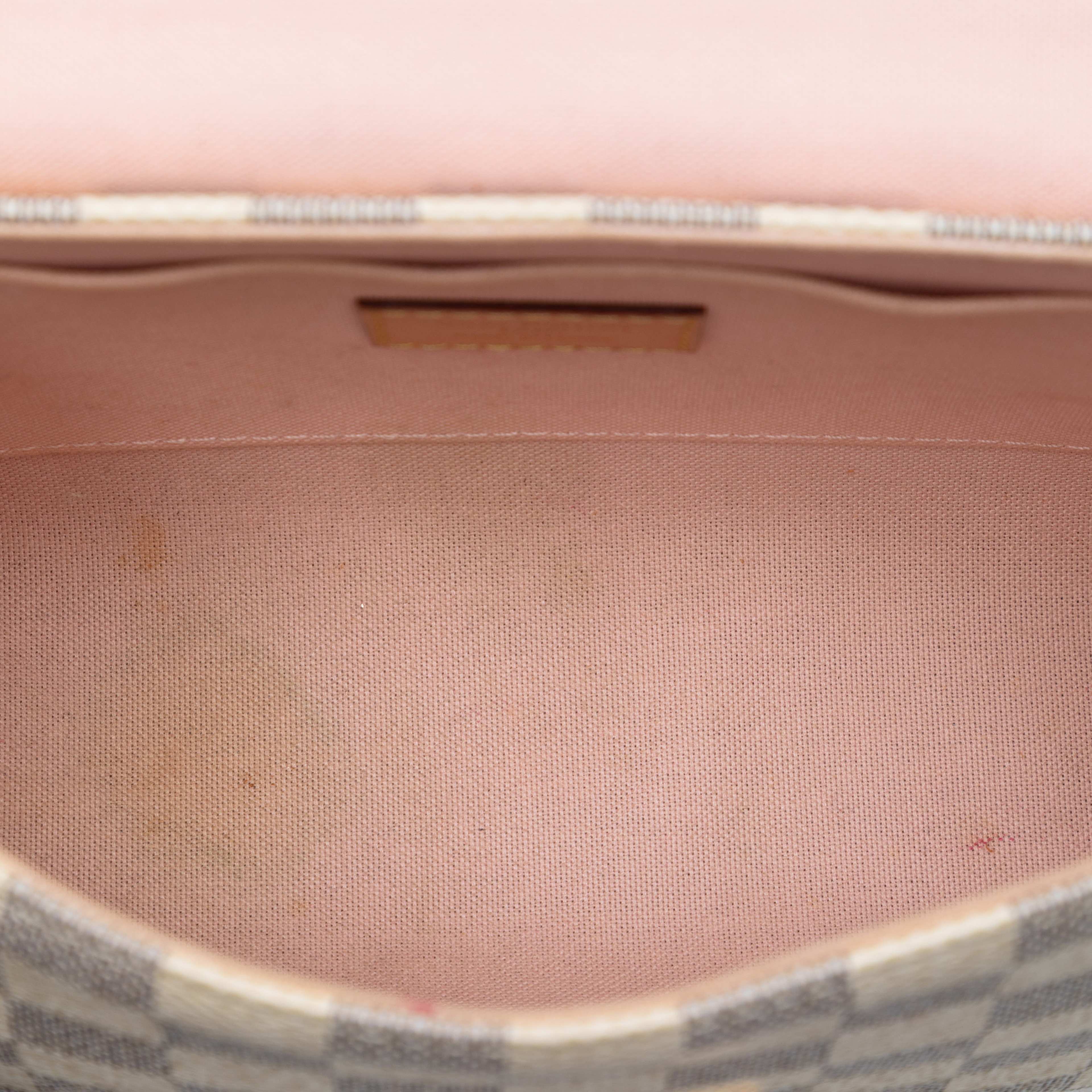 Louis Vuitton Damier Azur Croisette, från Luxclusif, i färgen white. Klicka för att öppna bilden i stort format