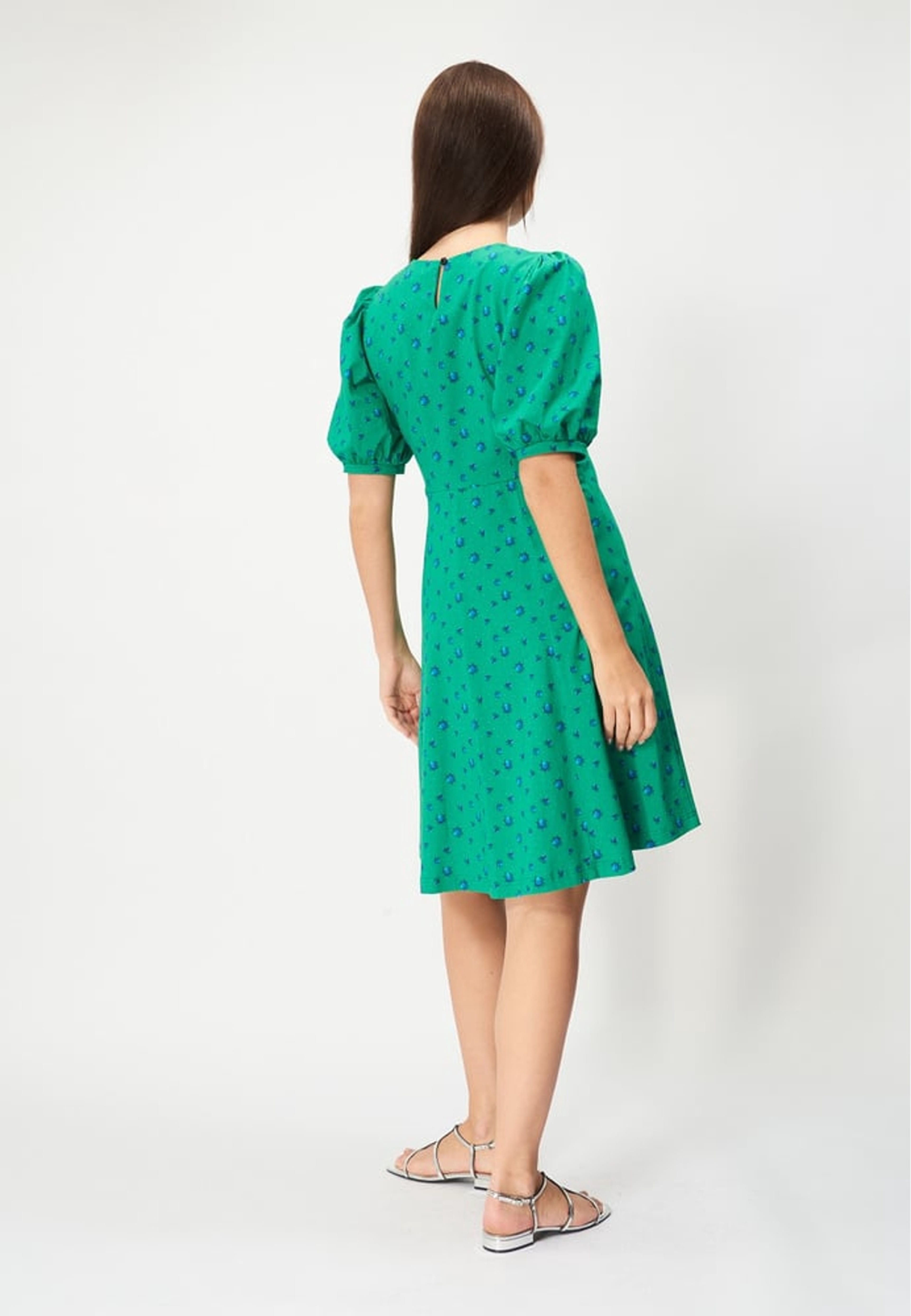 Fernanda Dress, från Jumperfabriken, i färgen green. Klicka för att öppna bilden i stort format