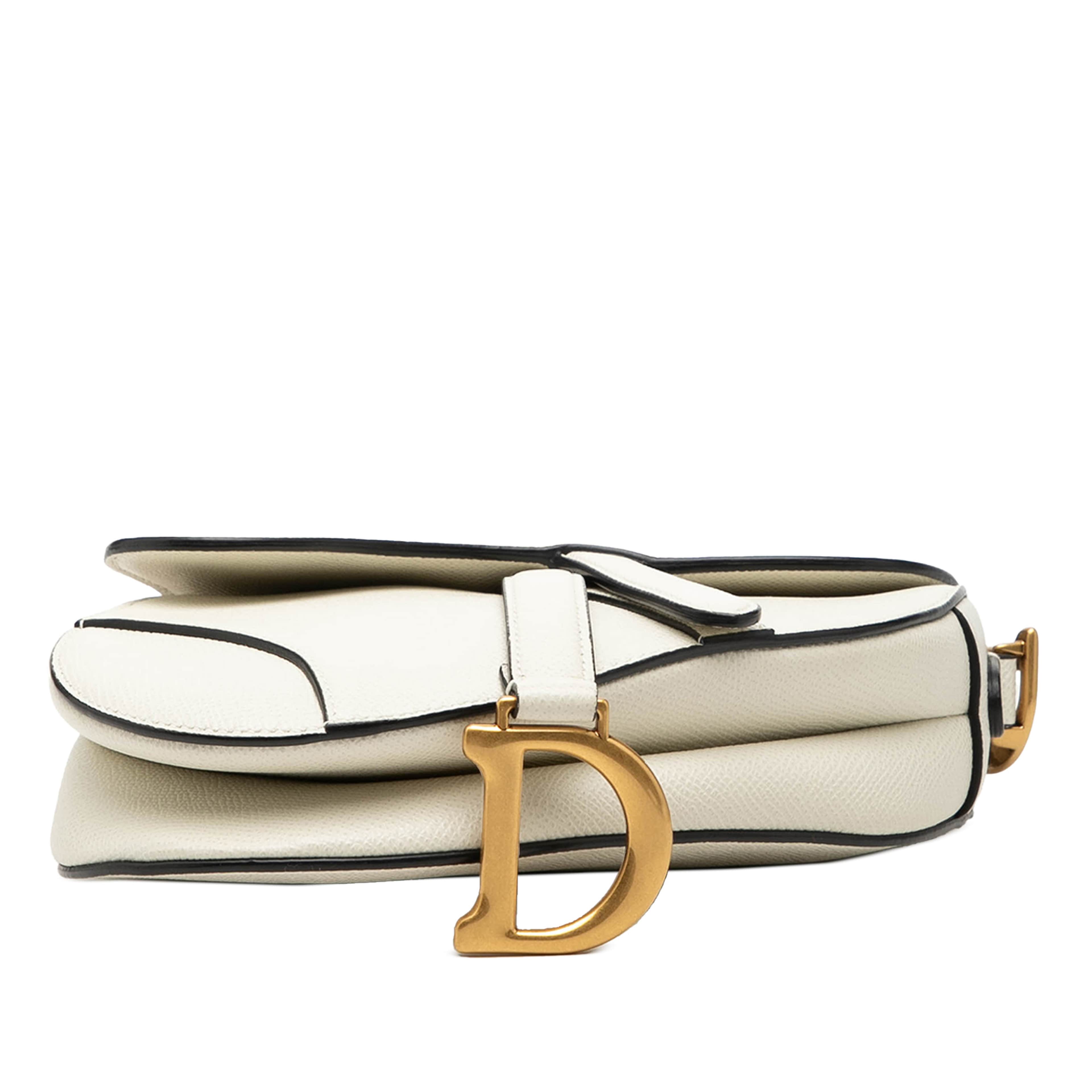 Dior Mini Grained Calfskin Saddle Bag, från Luxclusif, i färgen white. Klicka för att öppna bilden i stort format