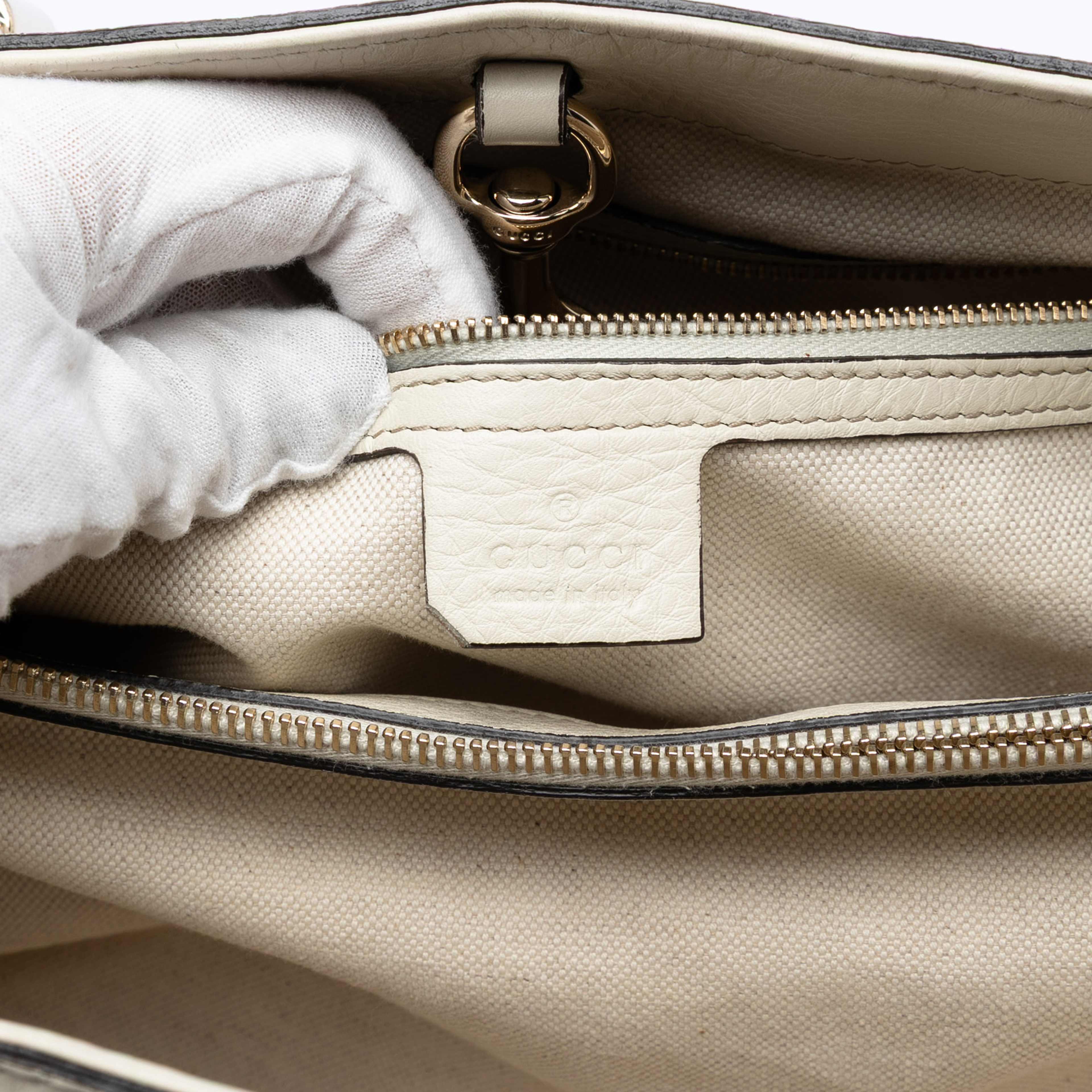 Gucci Medium Leather Bella Tote, från Luxclusif, i färgen ivory. Klicka för att öppna bilden i stort format