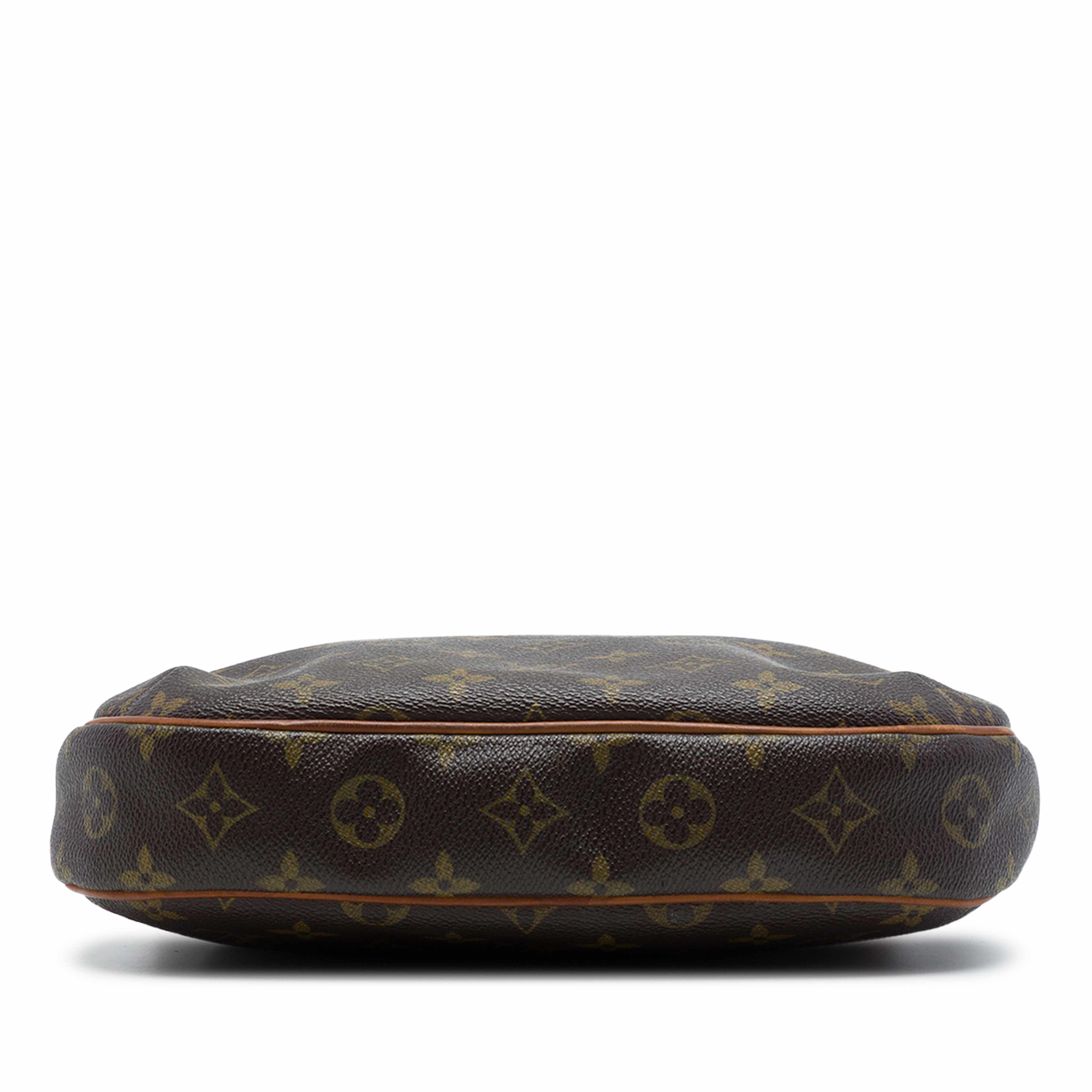 Louis Vuitton Monogram Odeon Pm, från Luxclusif, i färgen brun. Klicka för att öppna bilden i stort format