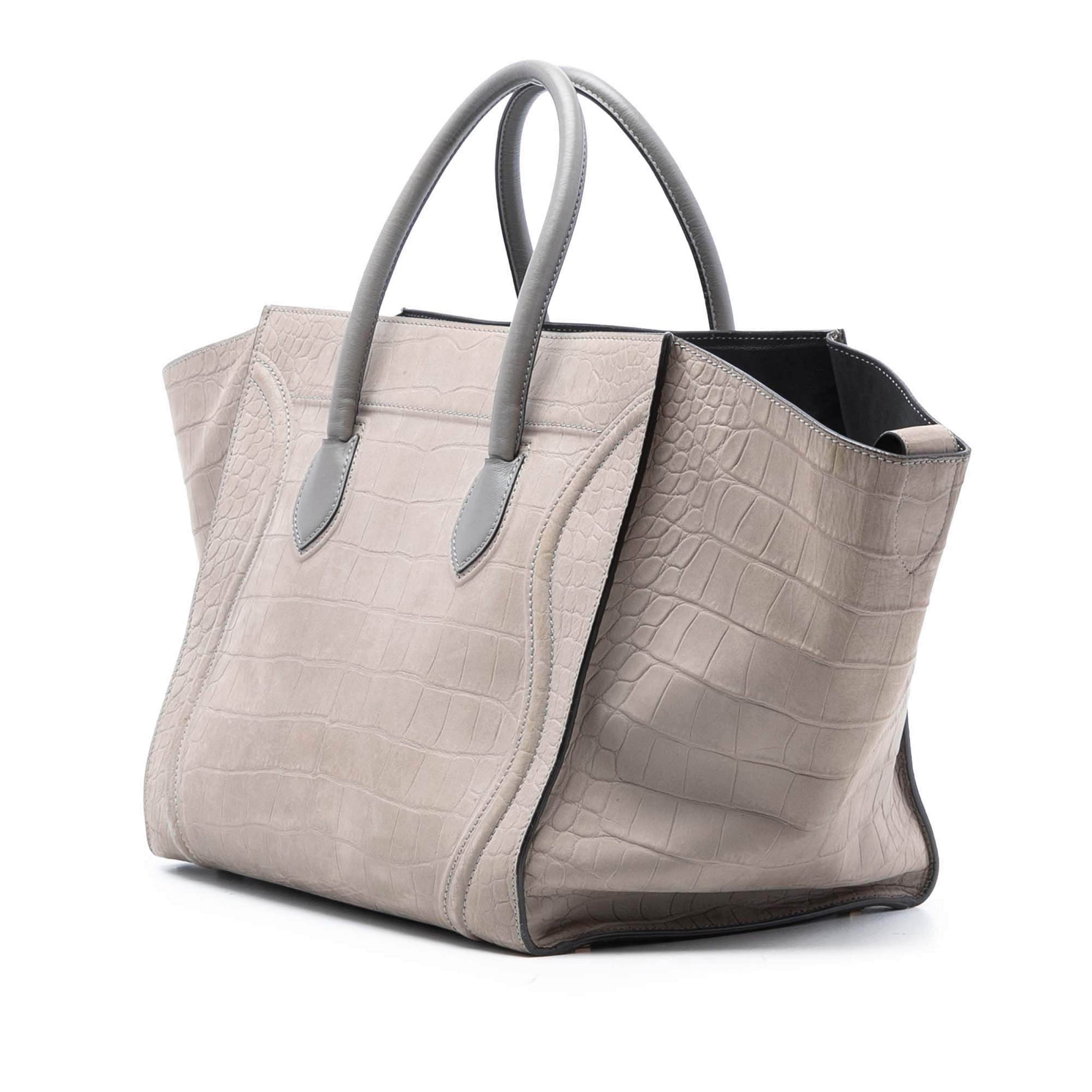 Celine Medium Croc Embossed Leather Luggage Phantom Tote, från Luxclusif, i färgen taupe. Klicka för att öppna bilden i stort format