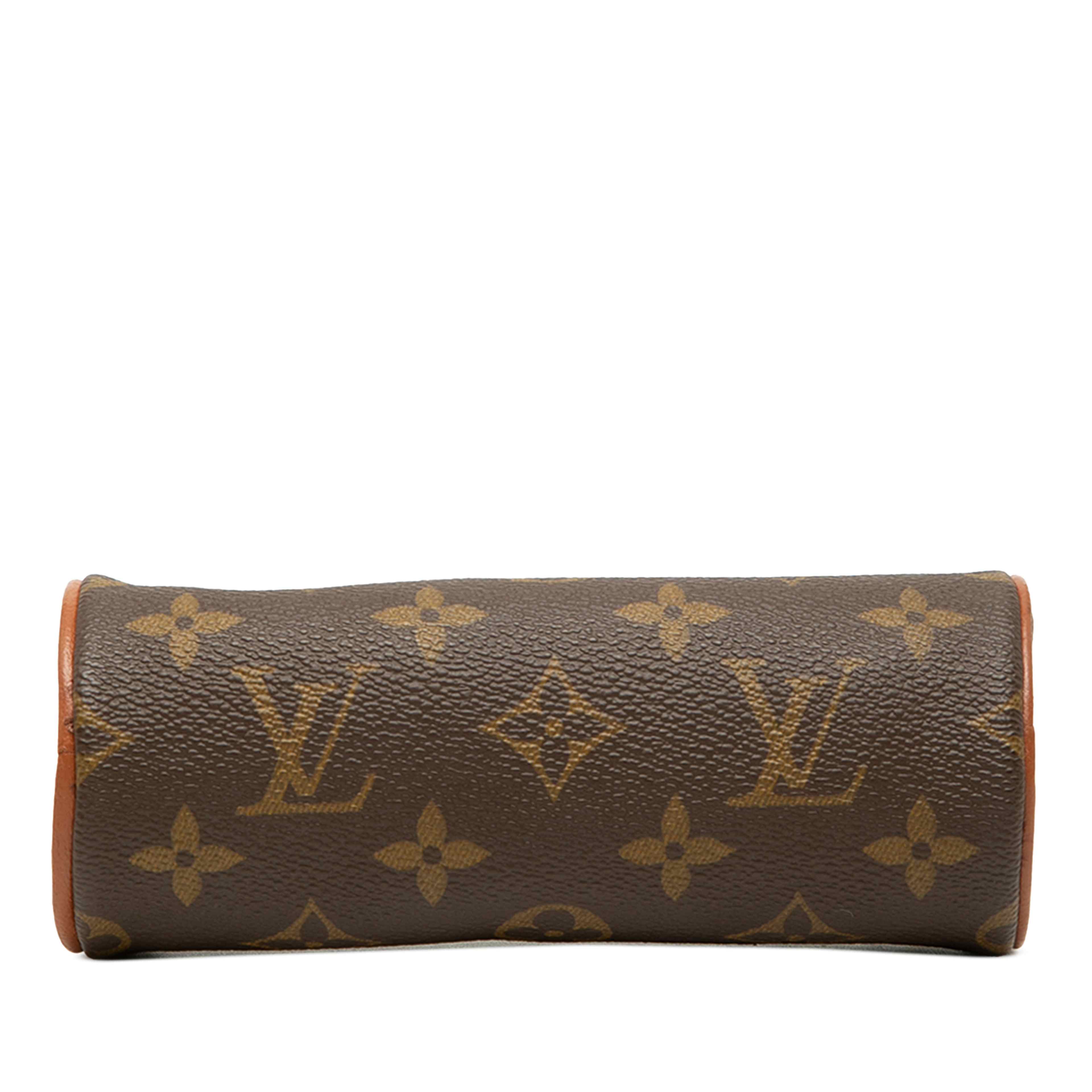 Louis Vuitton Monogram Papillon Pochette, från Luxclusif, i färgen brun. Klicka för att öppna bilden i stort format