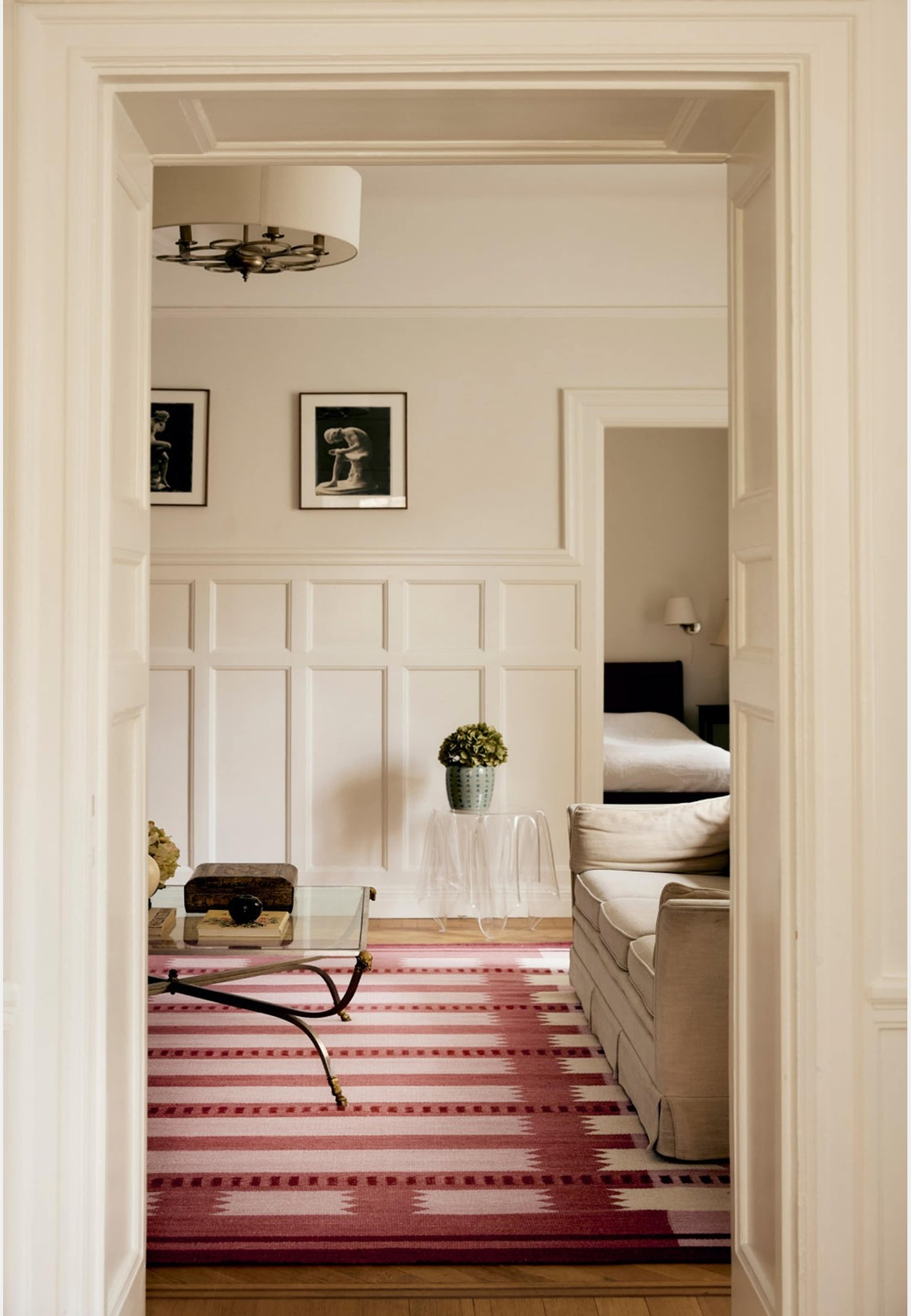 Röllakan Ullmatta 250x350 cm, från Layered, i färgen röd. Klicka för att öppna bilden i stort format