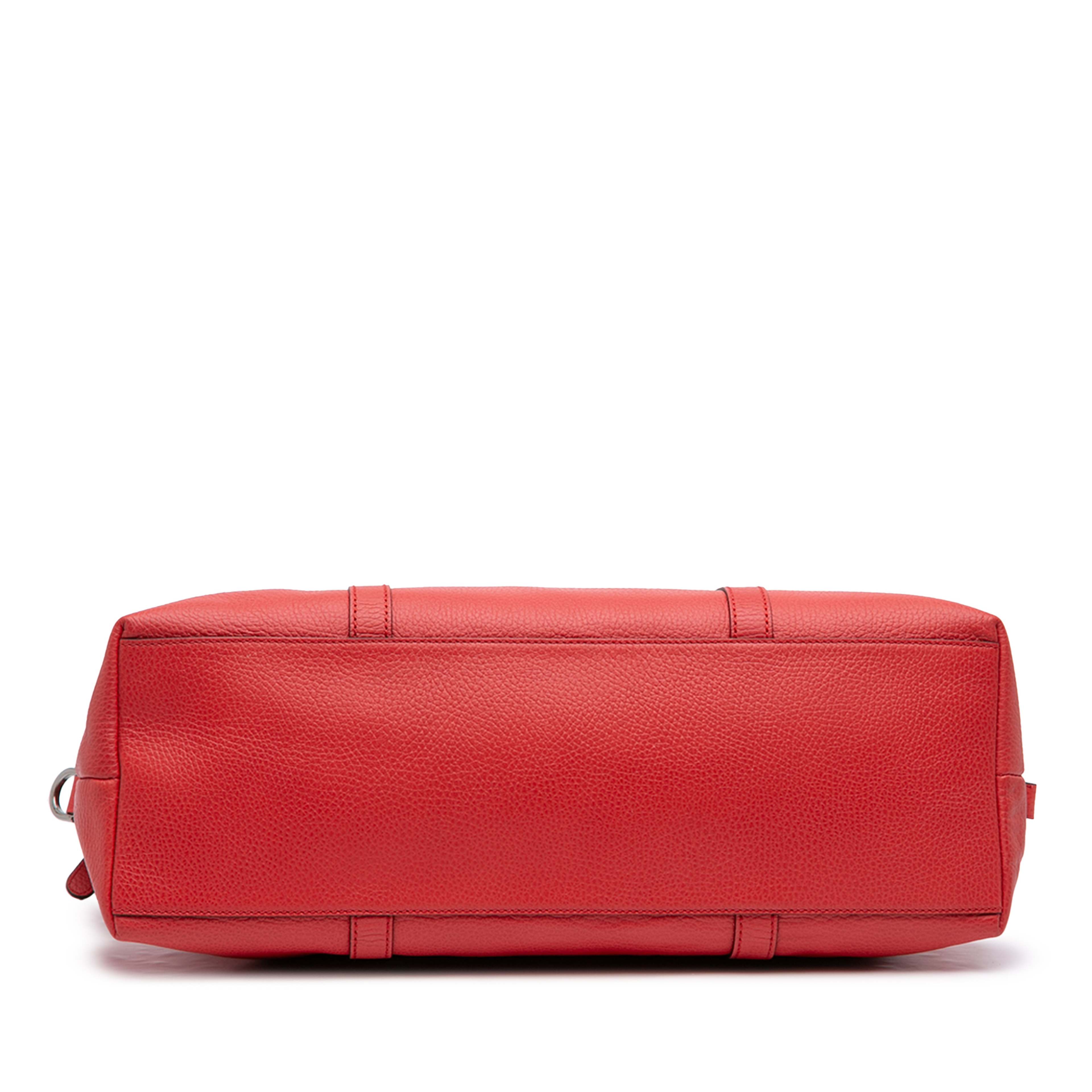 Gucci Leather Gg Charm Satchel, från Luxclusif, i färgen röd. Klicka för att öppna bilden i stort format
