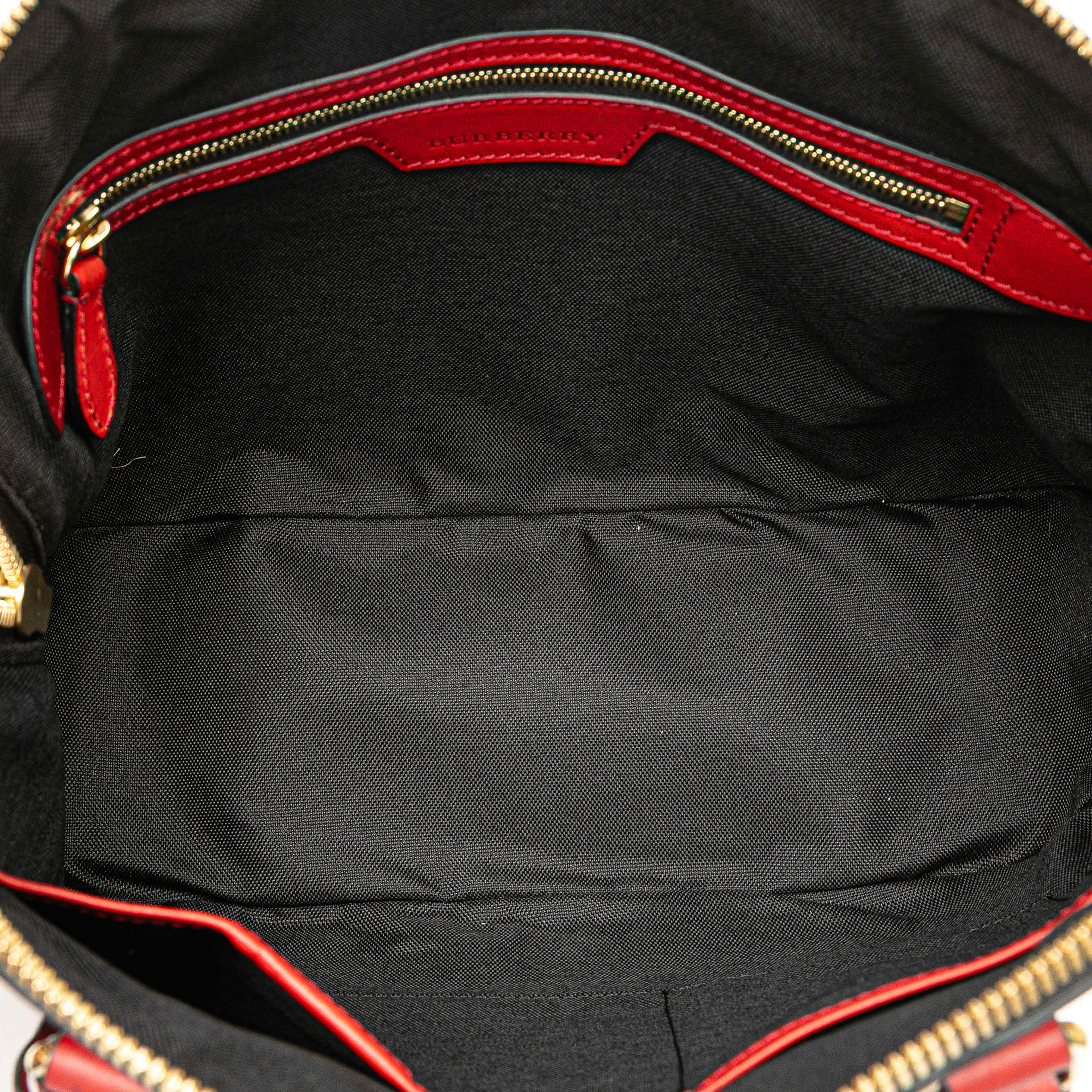 Burberry Small Haymarket Check Canvas Orchard Bowling Bag, från Luxclusif, i färgen beige. Klicka för att öppna bilden i stort format